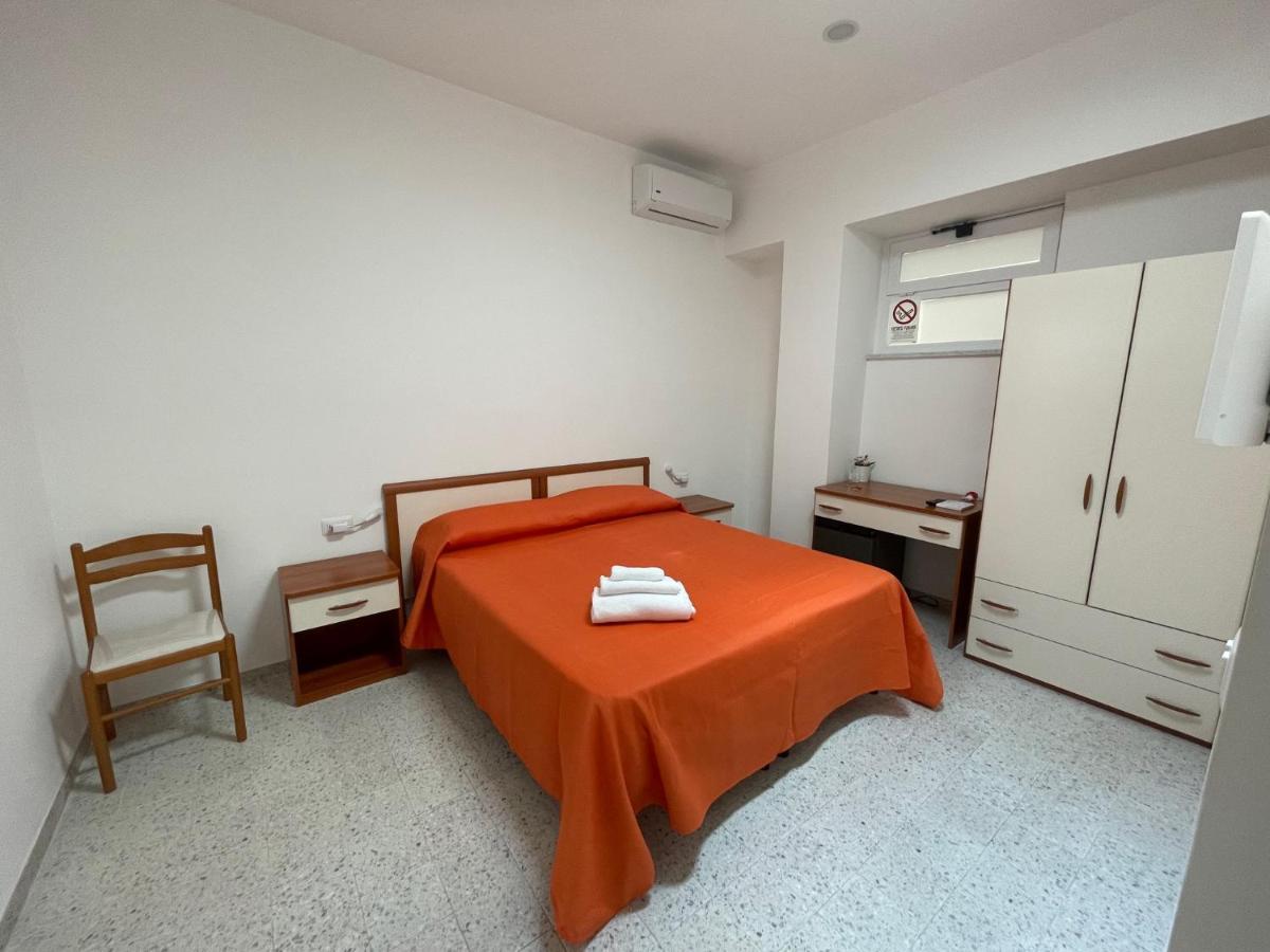 Camera Matrimoniale/Doppia con Letti Singoli con Bagno
