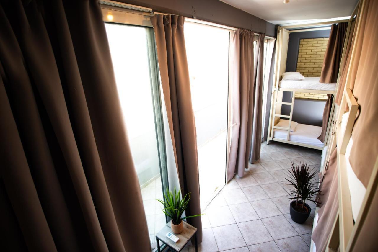 Bed in Gemengde Slaapzaal met 6 Bedden en Eigen Terras