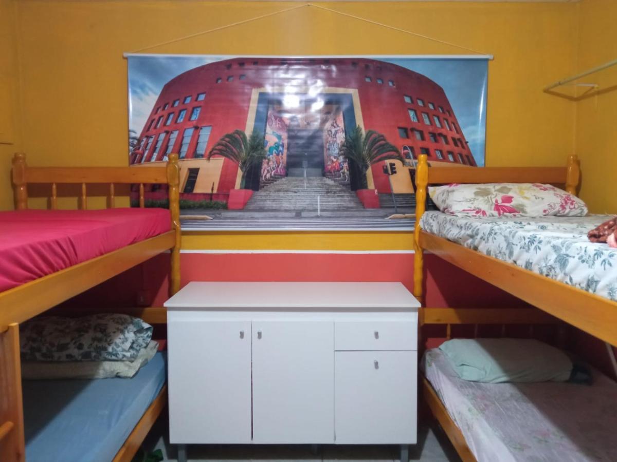 Cama de Solteiro em Dormitório com 6 Camas