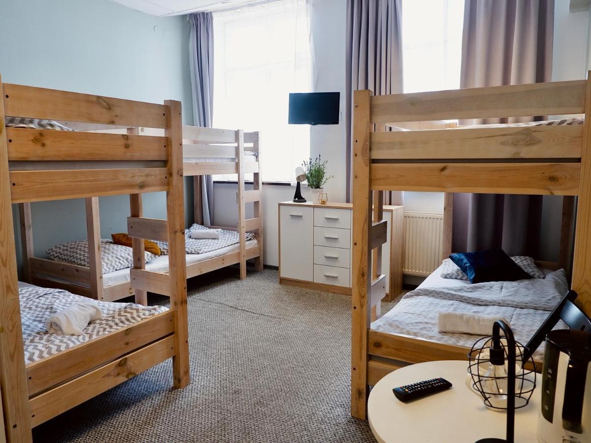 6-Bett-Zimmer mit Bad