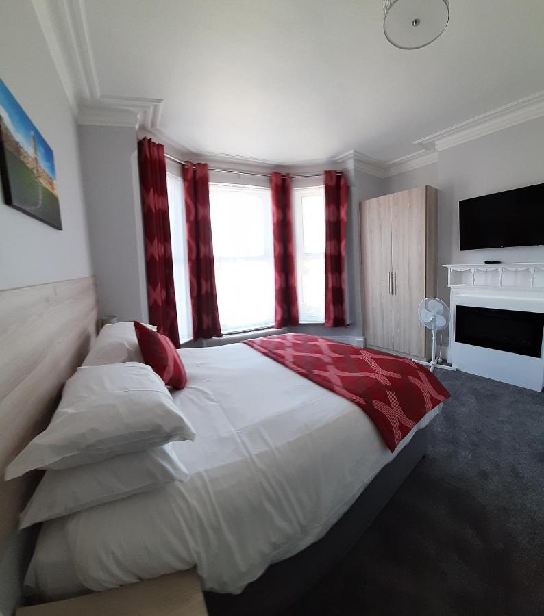 Zimmer mit Kingsize-Bett