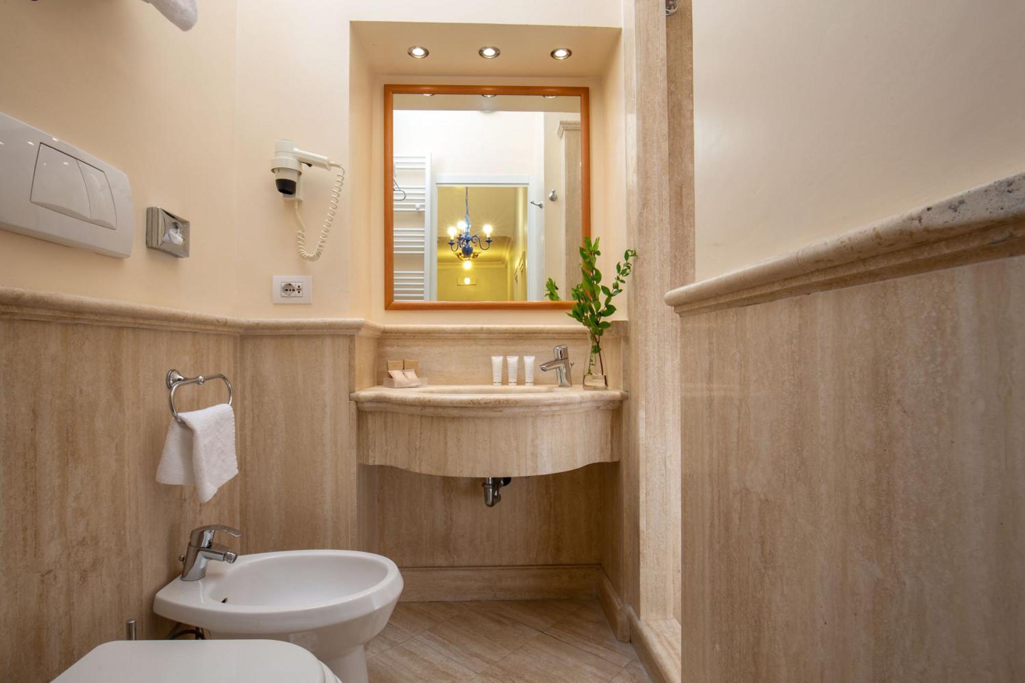 Quarto Superior com Cama de Casal ou 2 de Solteiro - Via dei Greci 23