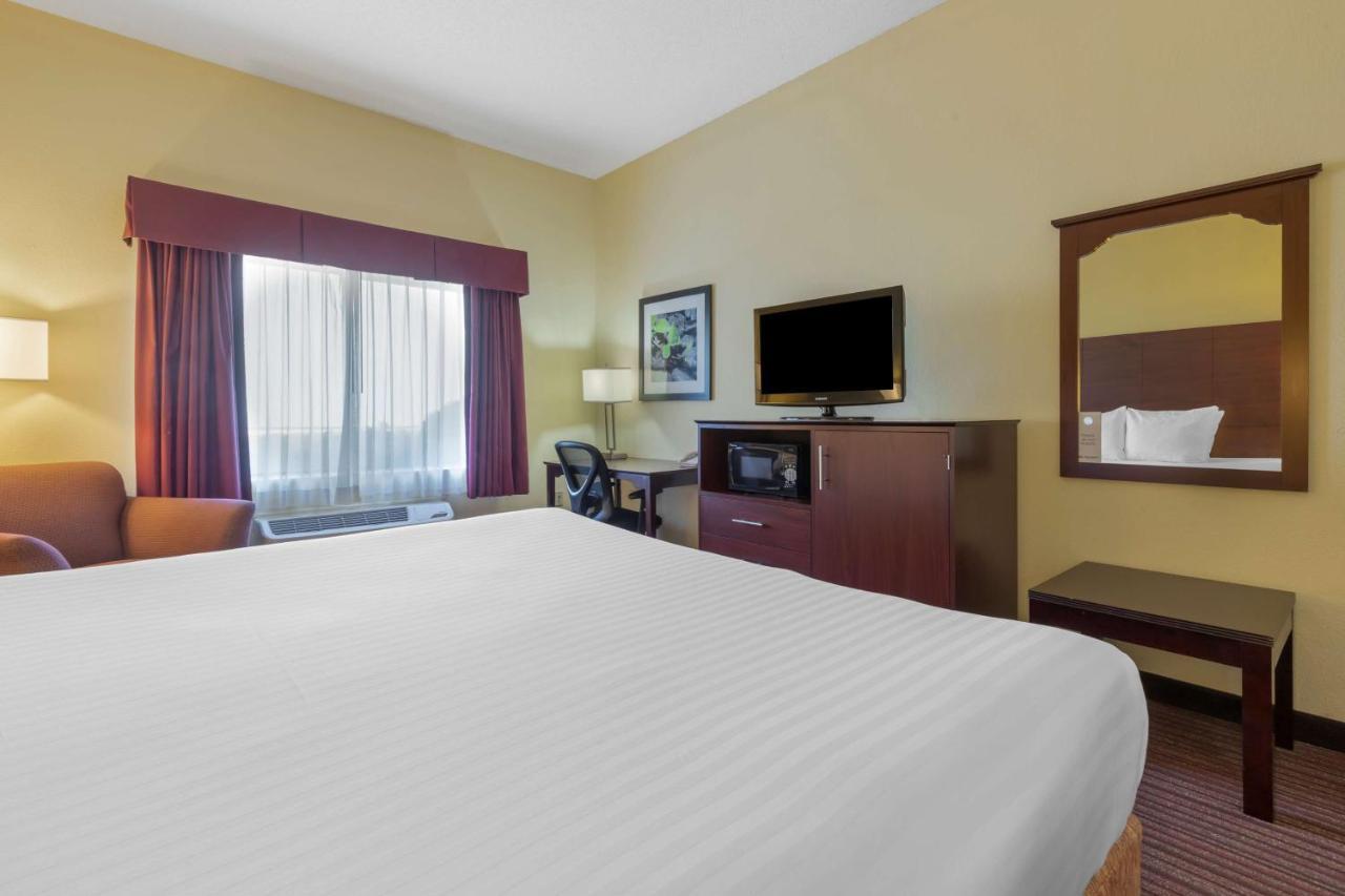 King Room with Roll-in Shower - Disability Access/Non-Smoking