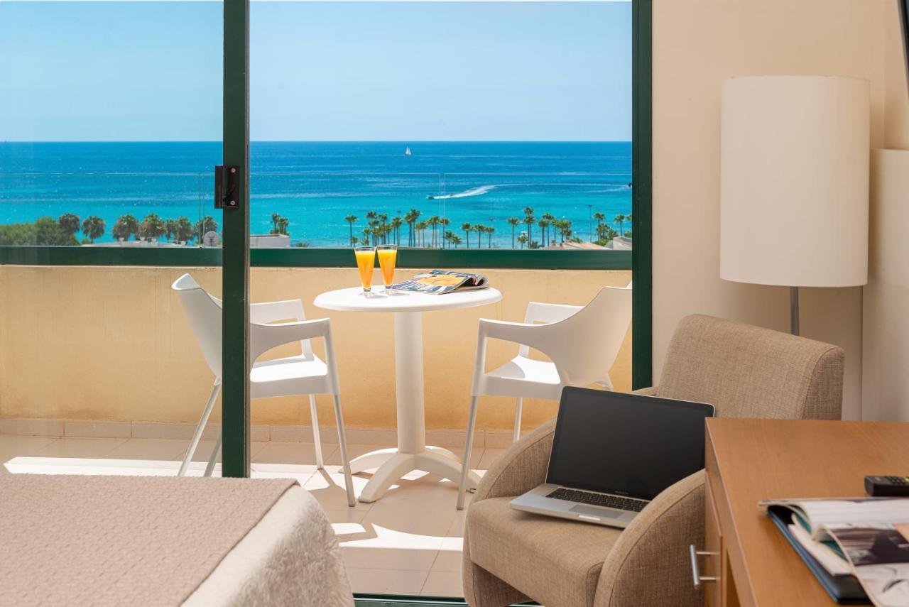 Zweibettzimmer mit Balkon und Meerblick