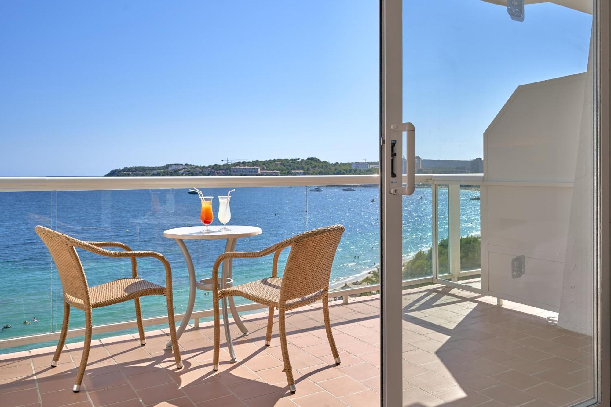 Habitación Triple con vistas al mar y acceso al spa