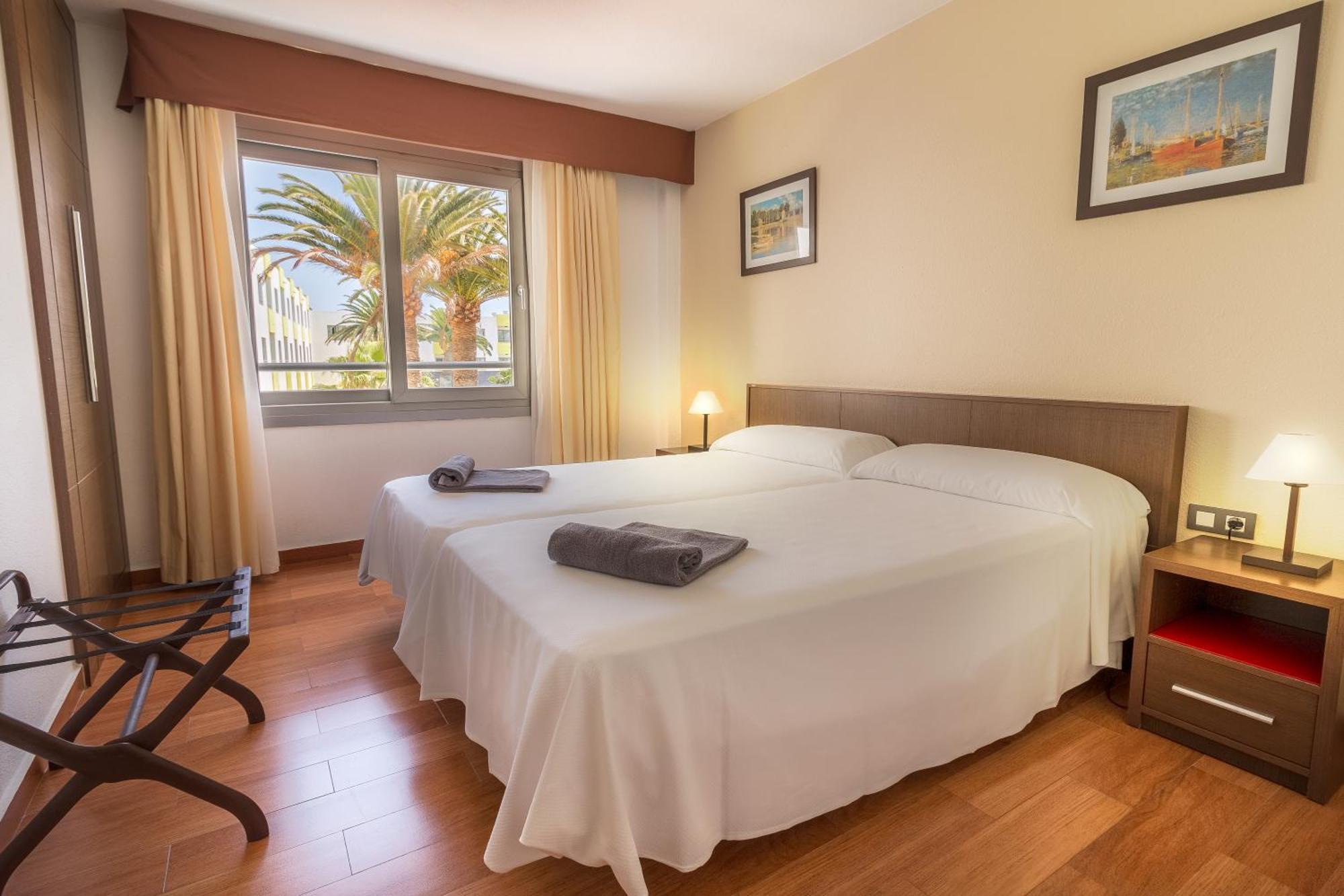 Chambre Lits Jumeaux Premium avec Vue sur Piscine (1 Adulte + 1 Enfant)