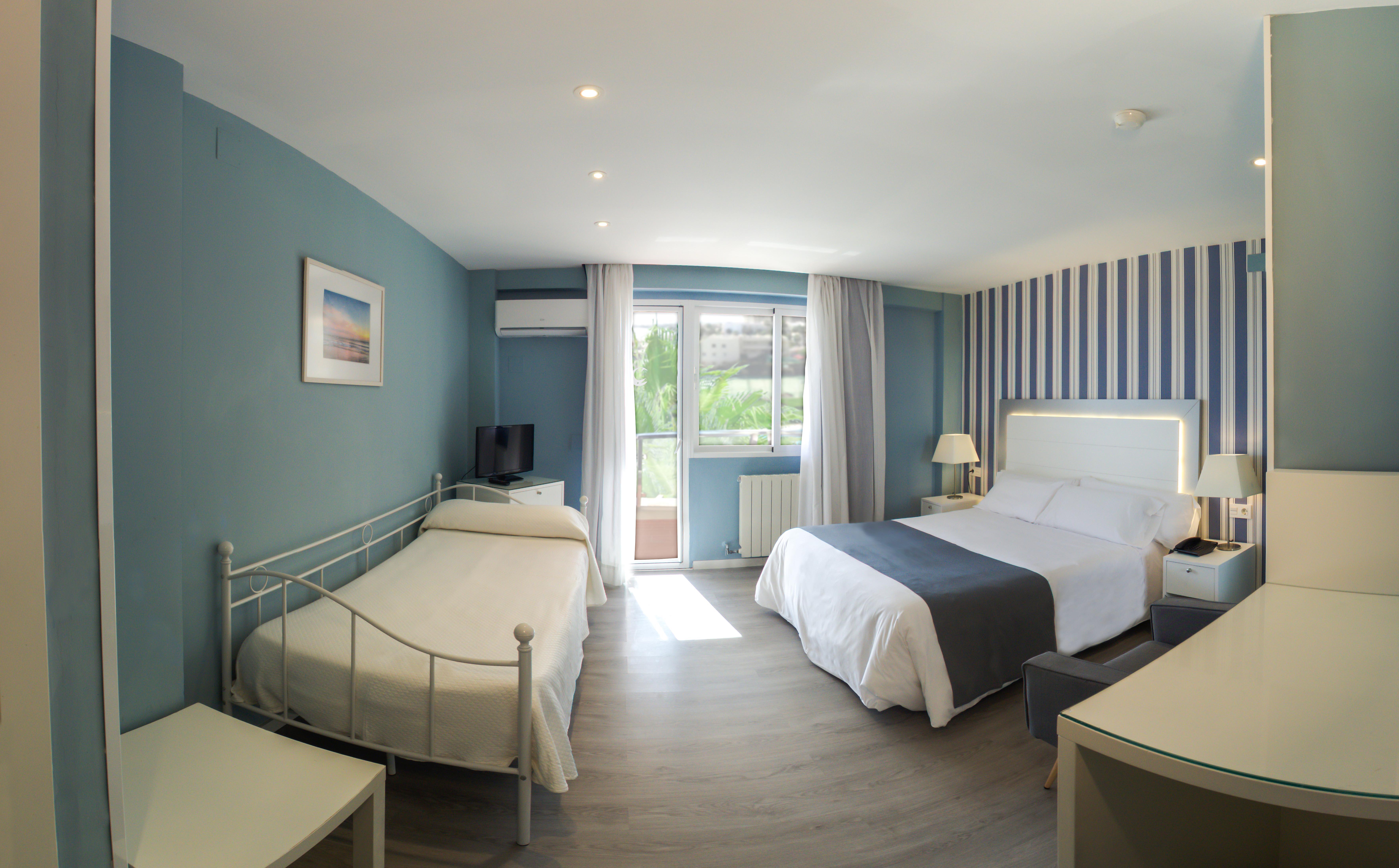 Doppel-/Zweibettzimmer mit Poolblick