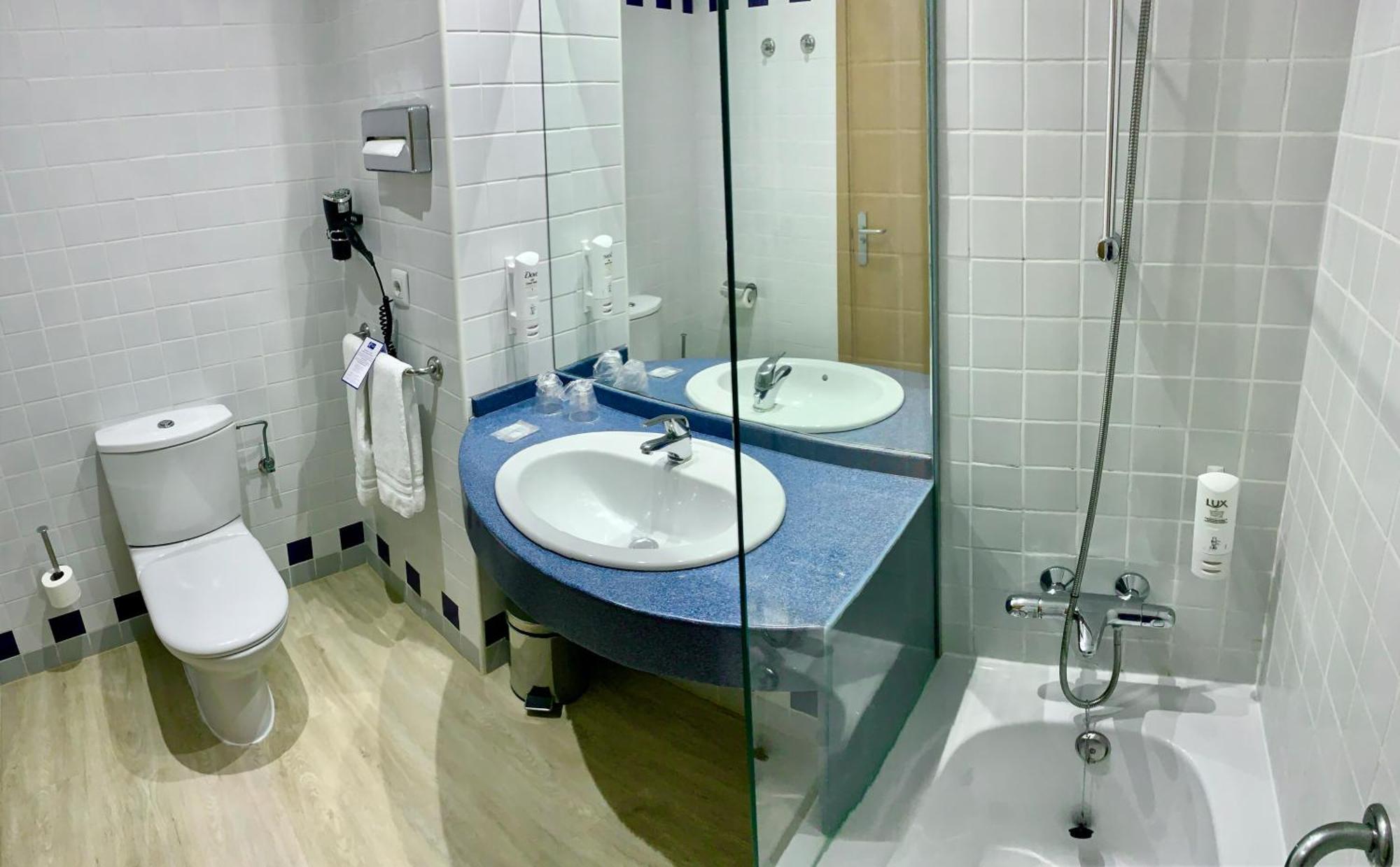 Standard Room,1272877855:JPEG