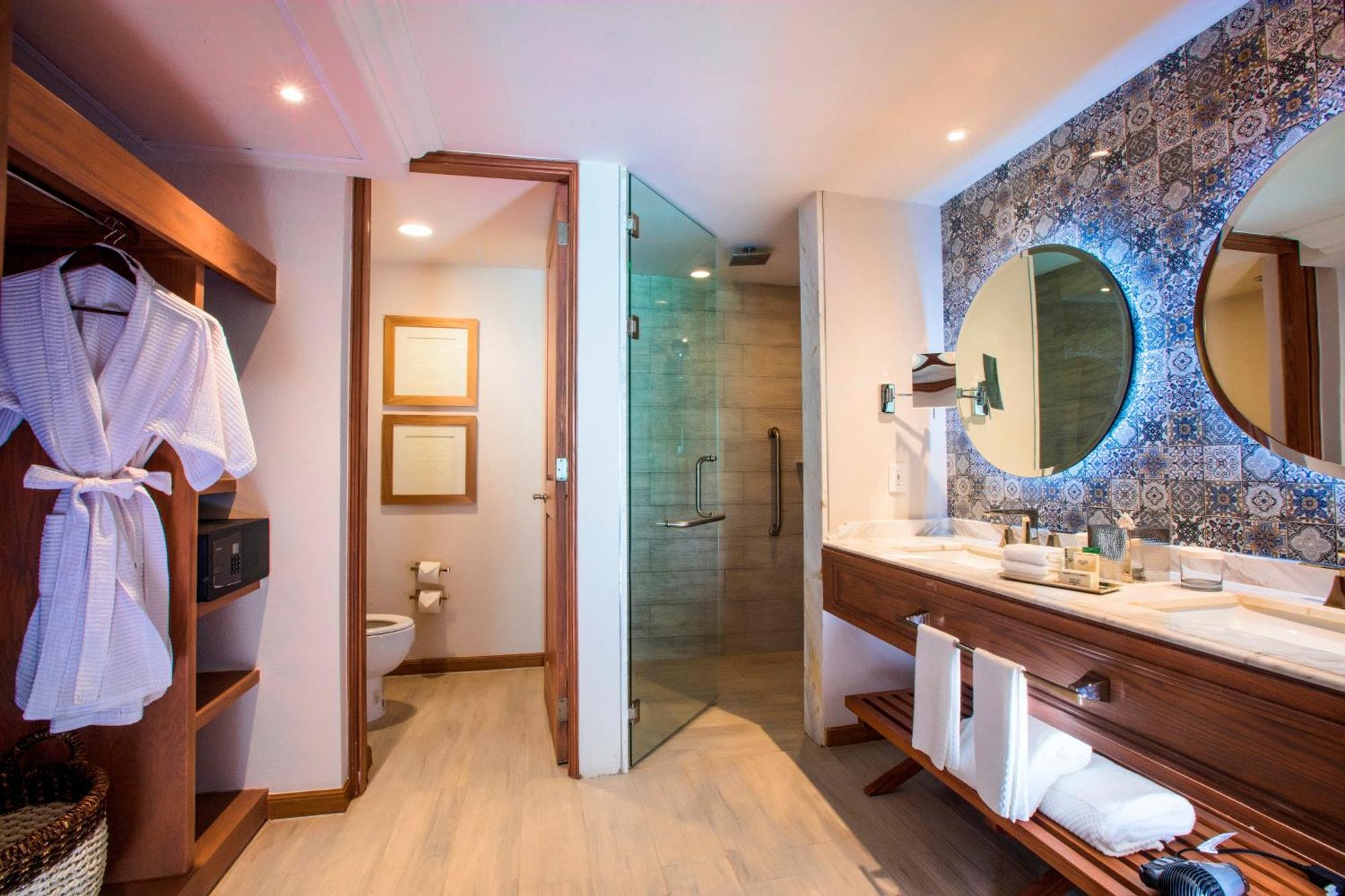 Junior Suite with Pool View,1361566301:JPEG