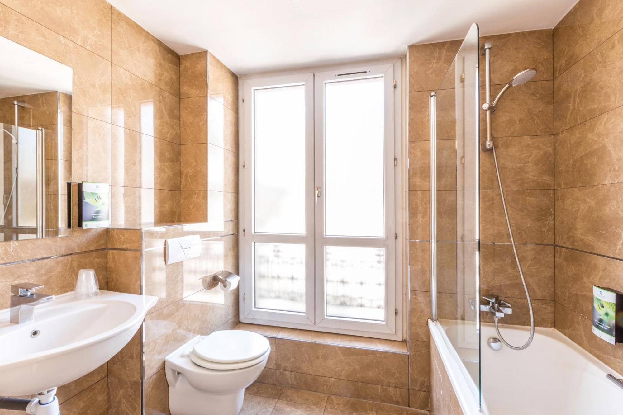 Quarto Clássico com 2 Camas de Solteiro