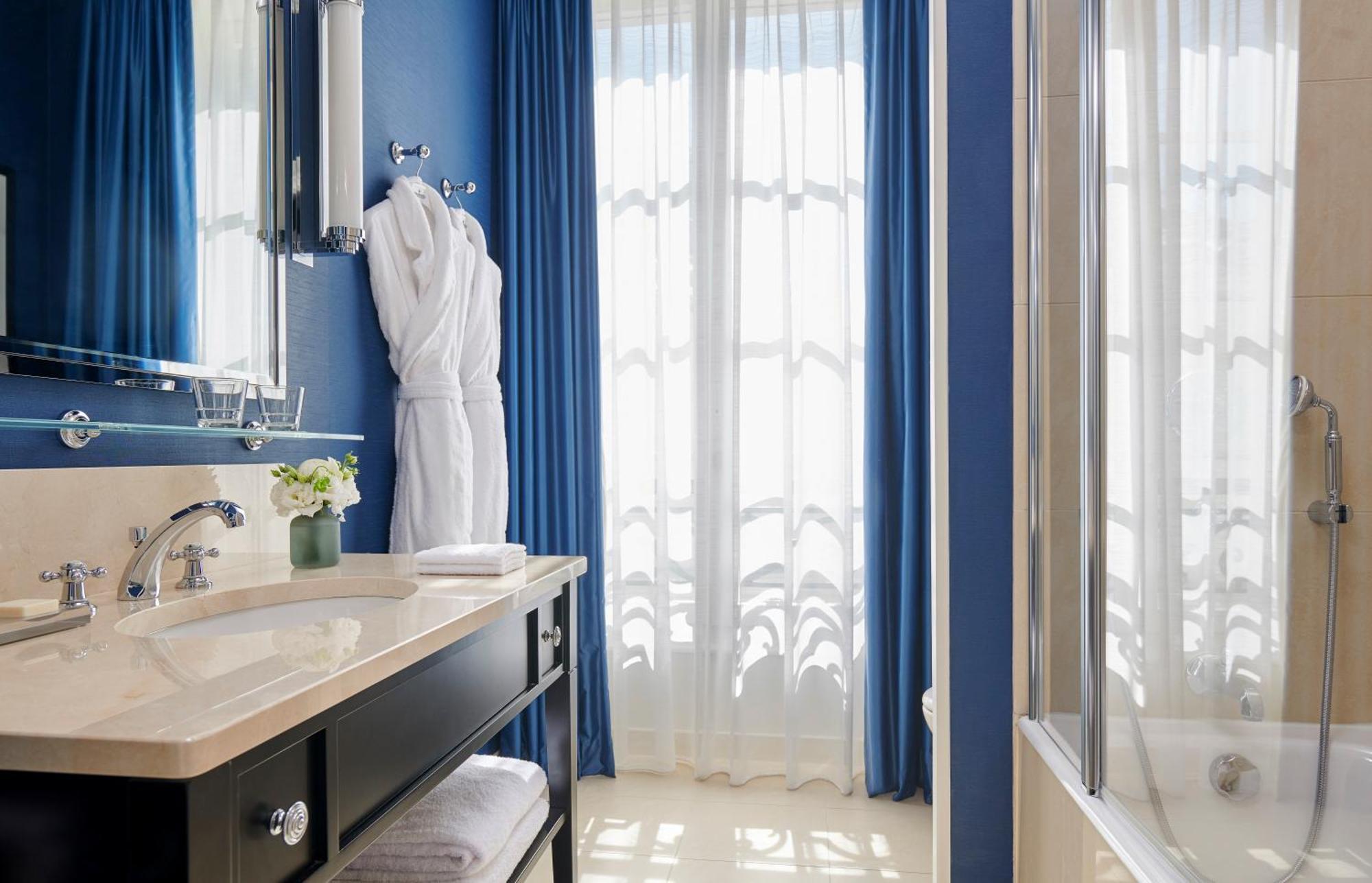 Premium Zimmer mit Kingsize-Bett und Balkon