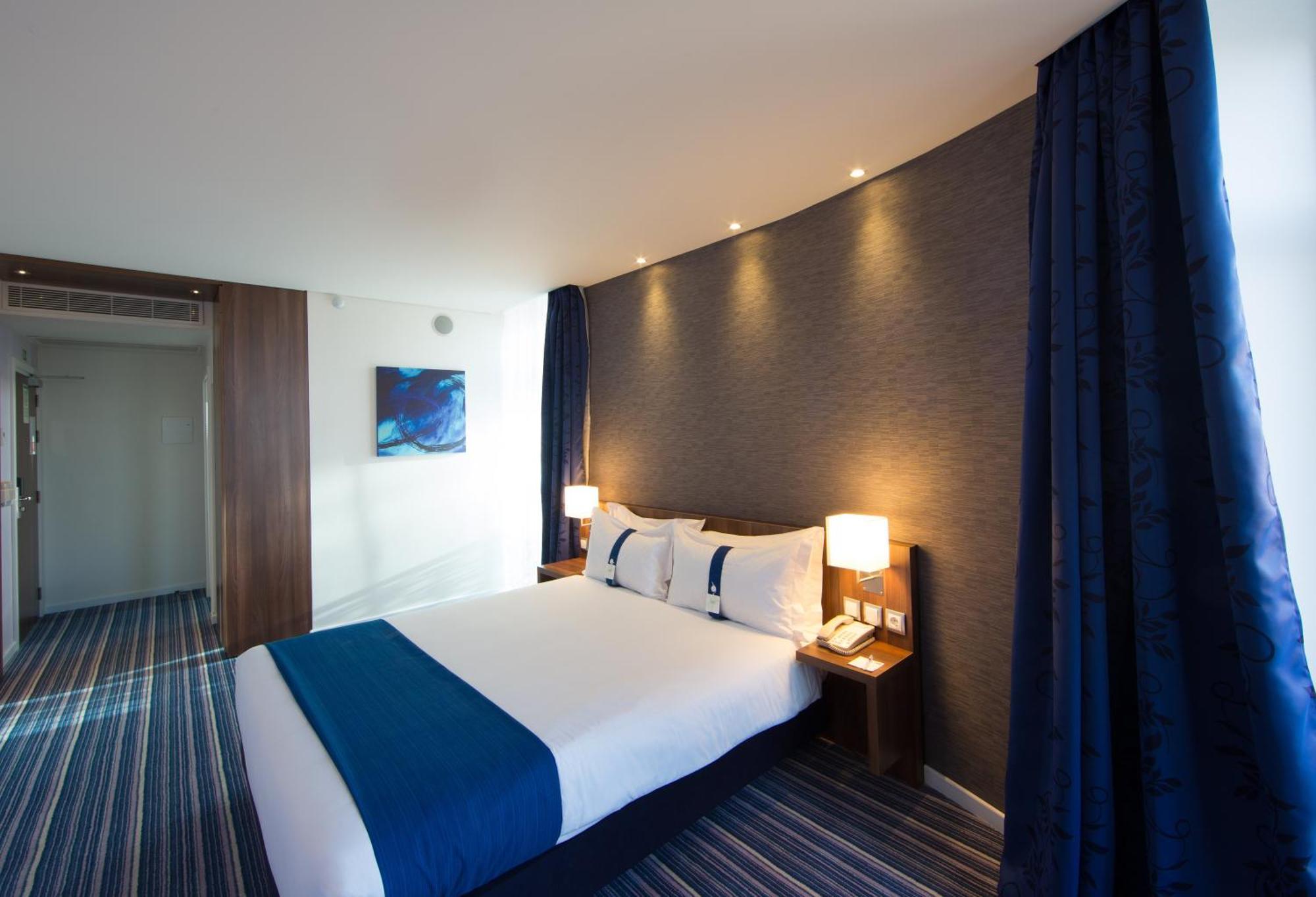 Standard Double Room with Free Breakfast - Accessible