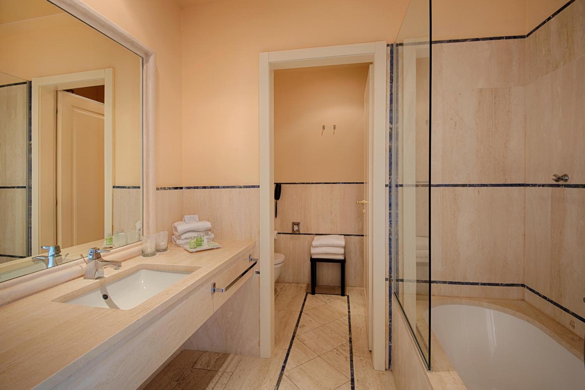 Junior Suite met Kingsize Bed of 2 Aparte Bedden en Uitzicht op Zee