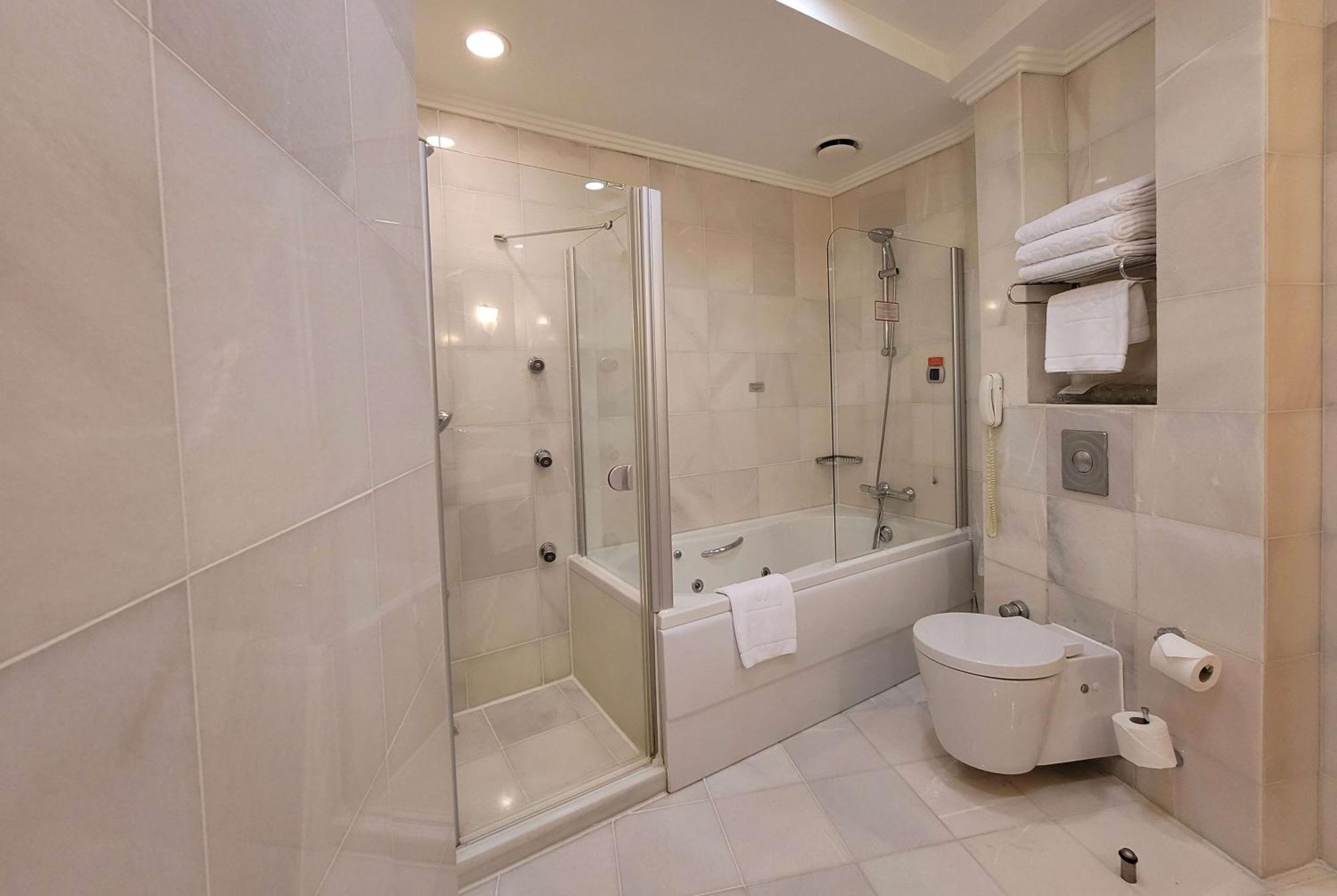 Junior Suite mit Kingsize-Bett und Bergblick – Nichtraucher