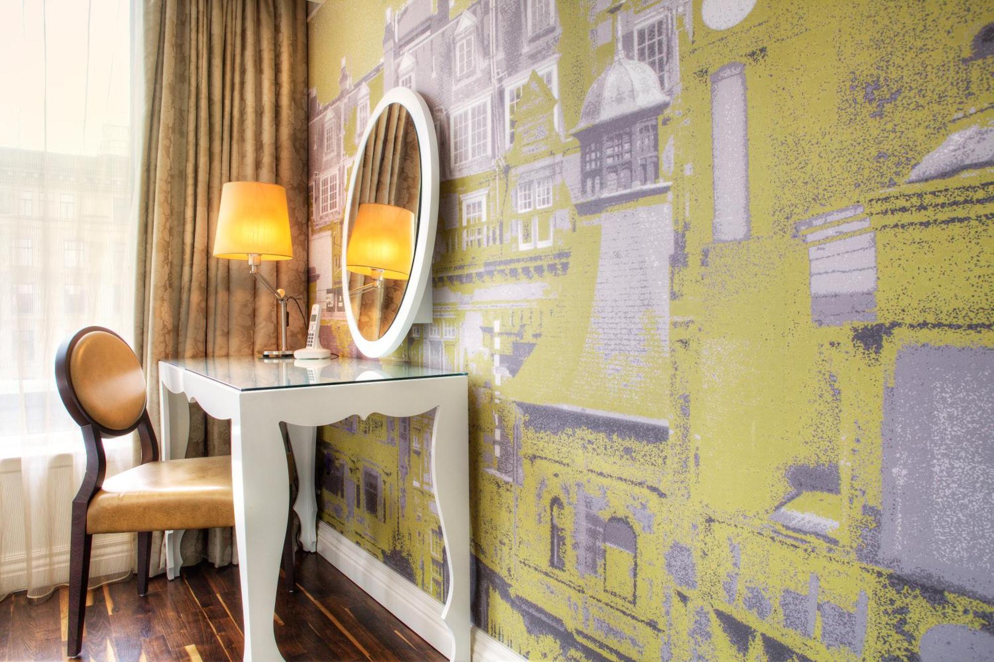 Standard King Room with City View