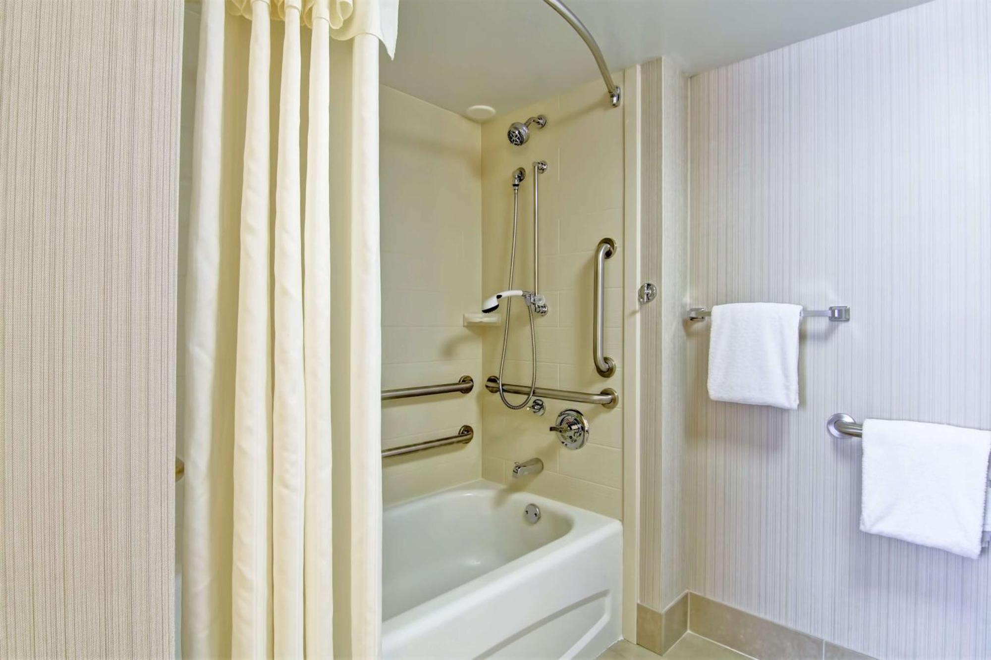 King Suite - Mobility Access/Non-Smoking,1709814339:JPEG