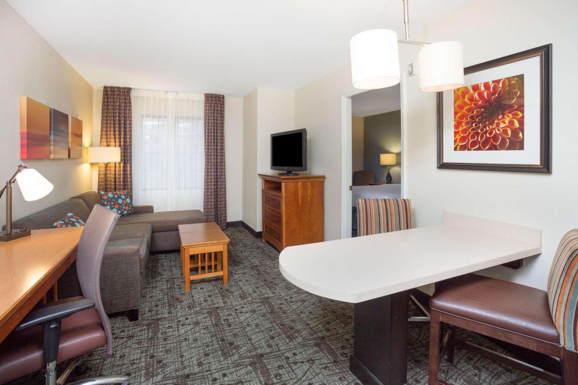 One-Bedroom Queen Suite,1275410740:JPEG