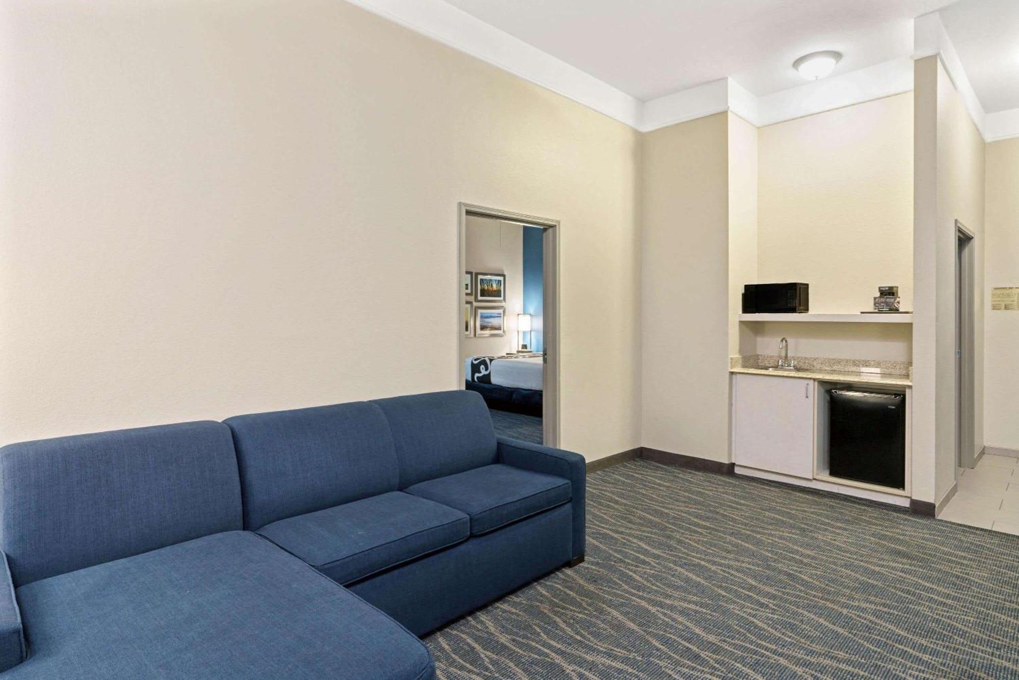 One-Bedroom King Suite Non-Smoking,1275418537:JPEG