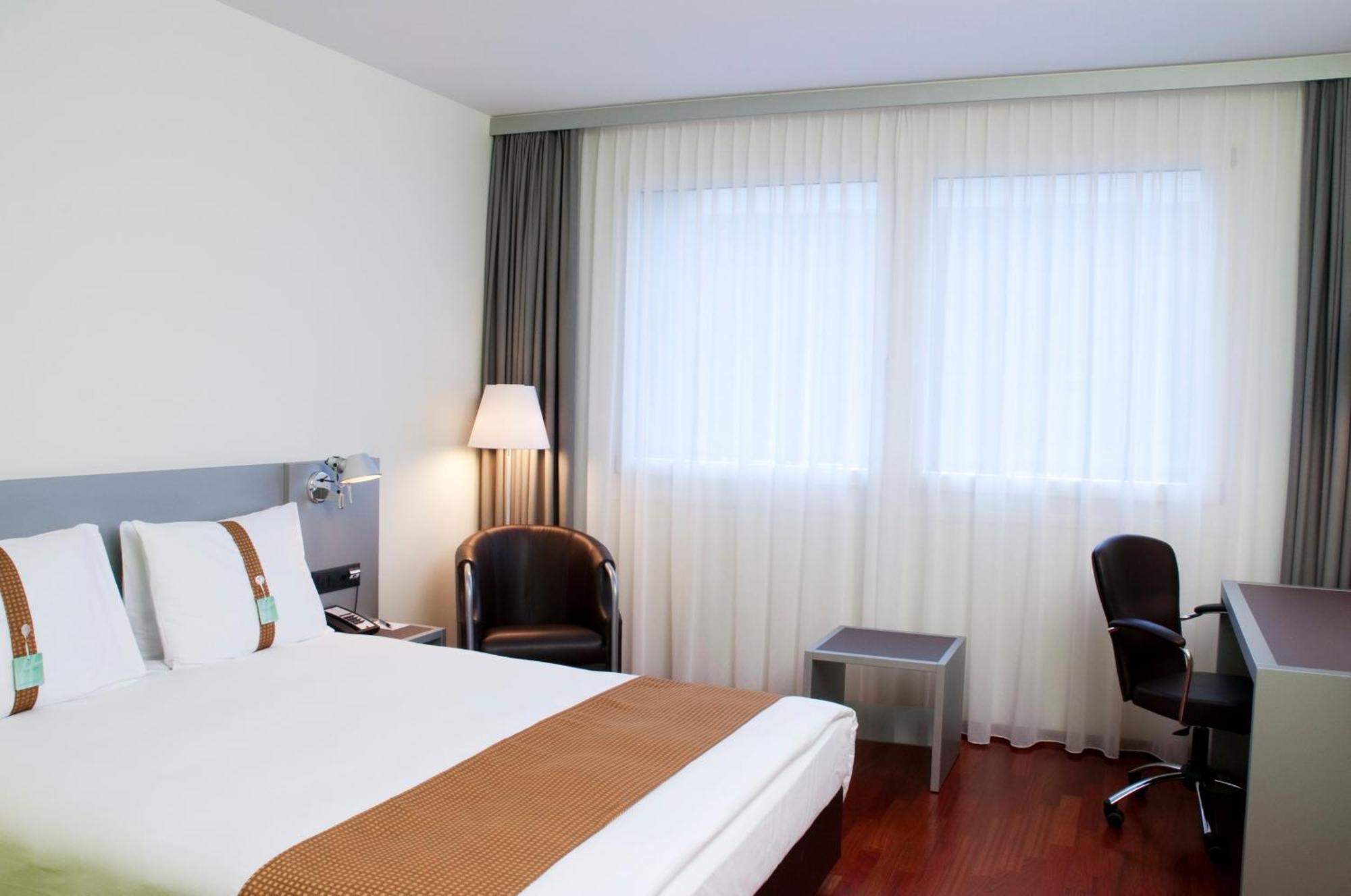 Chambre Lit King-Size Standard avec Vue sur Cour