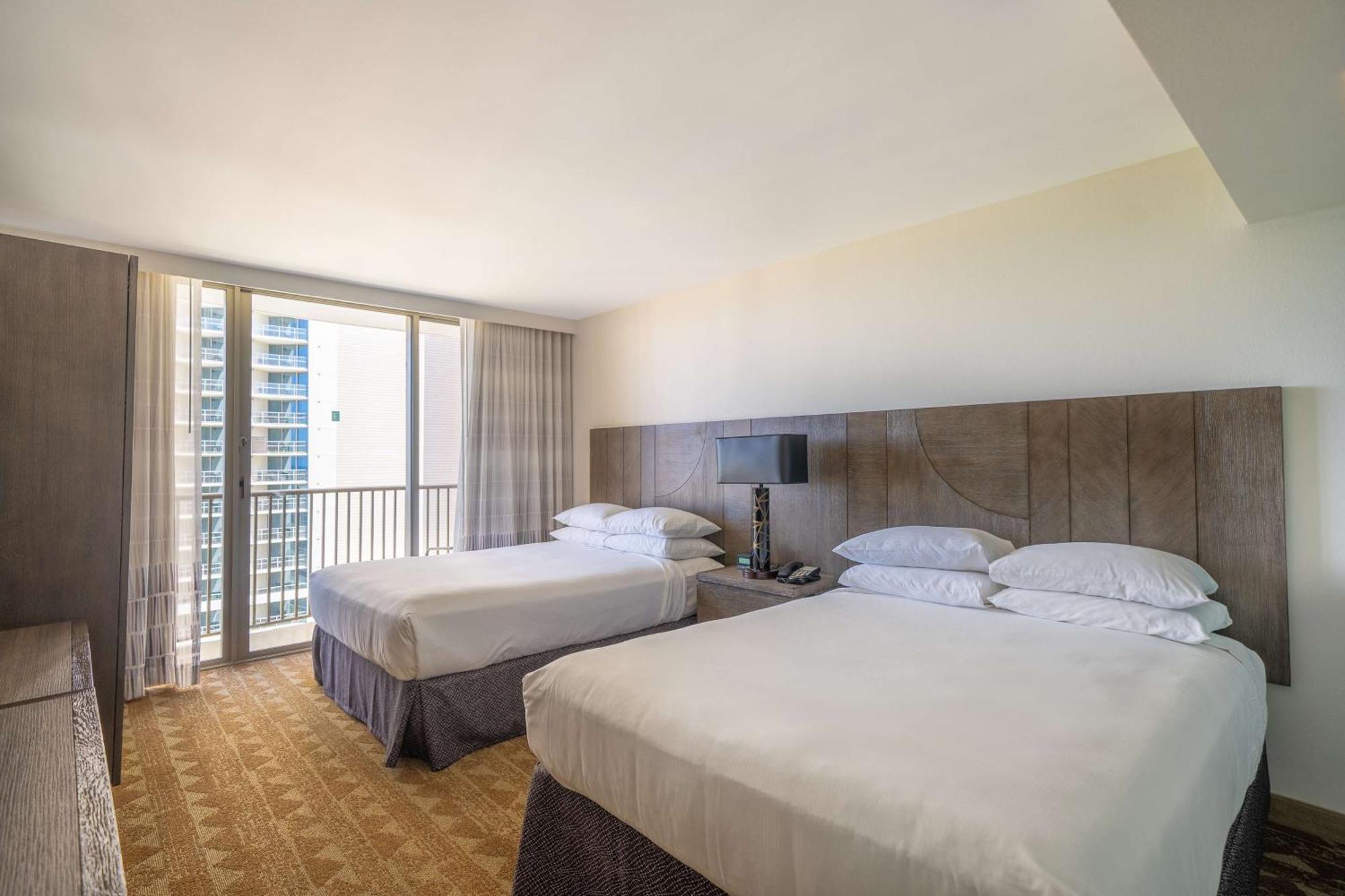 Suite 2 Lits Queen-Size - Vue sur Ville - Accessible aux Personnes à Mobilité Réduite et aux Malentendants