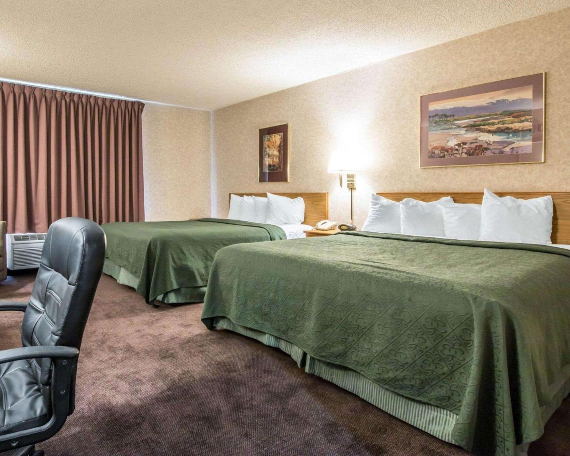 Accessible Room 2 Queen Beds Roll Shower Non Smoking