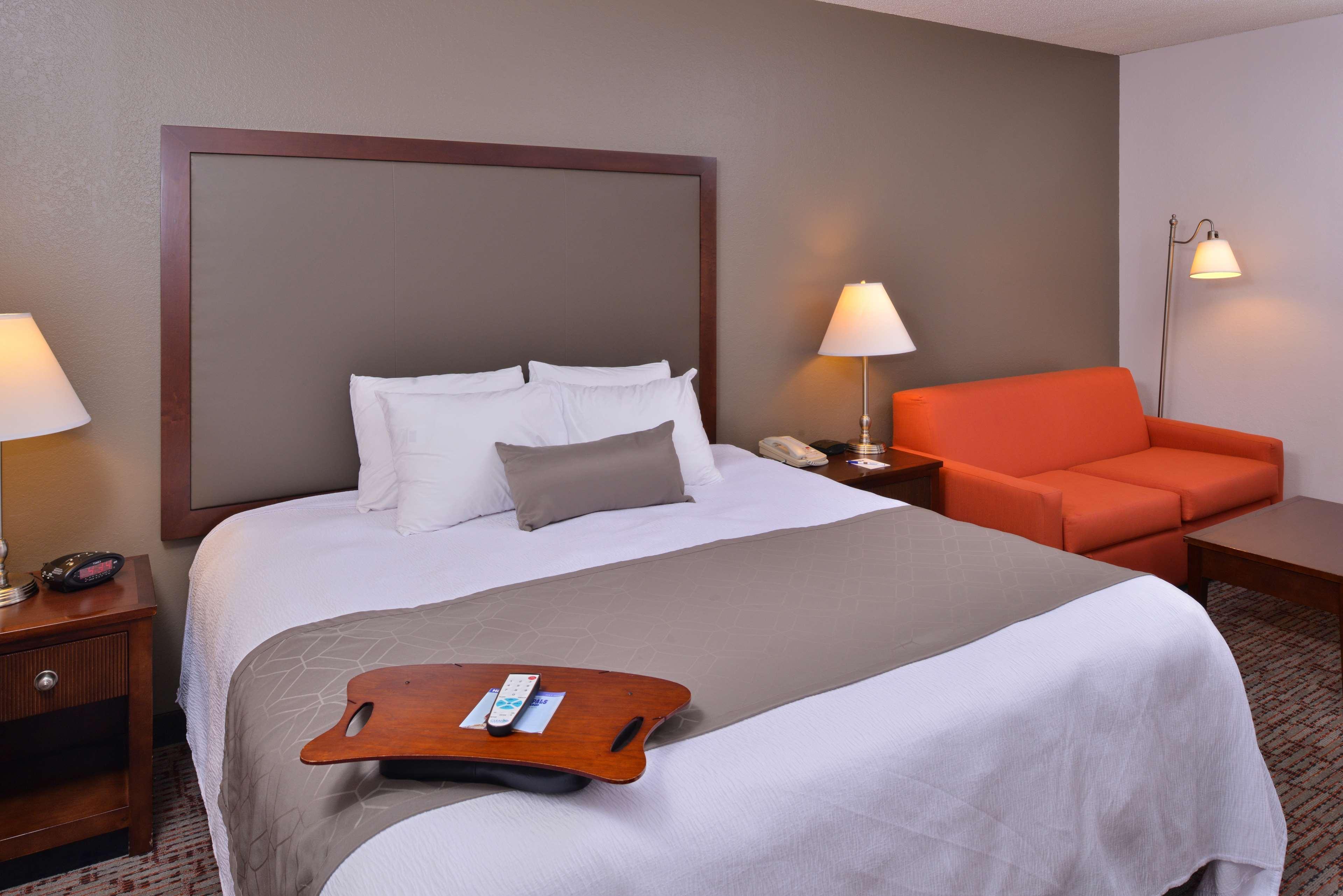 One-Bedroom King Suite Spa Bath Non-Smoking,1275893851:JPEG