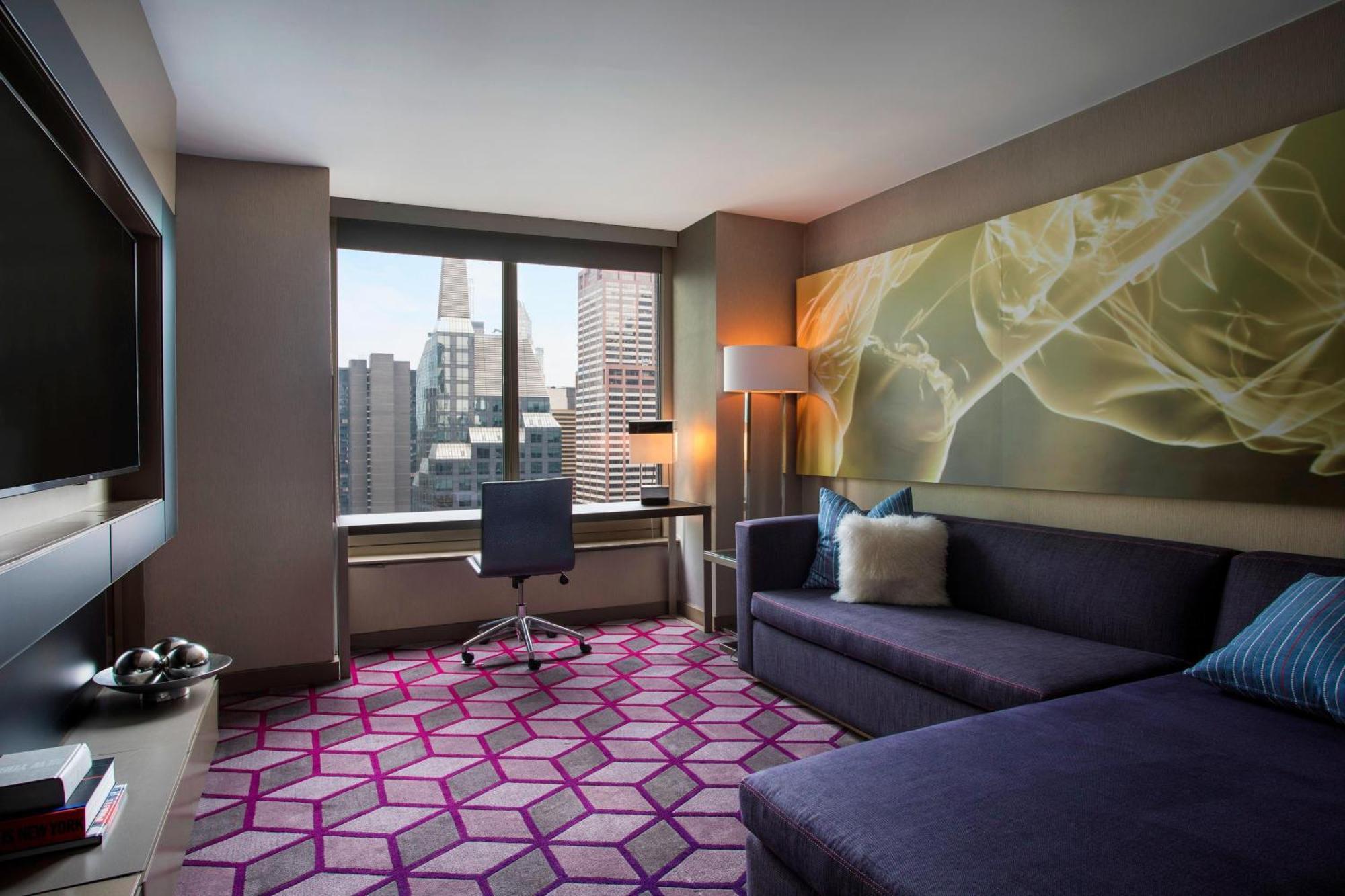 Suite Marvelous mit 1 Kingsize-Bett, Schlafsofa und Blick auf den Broadway