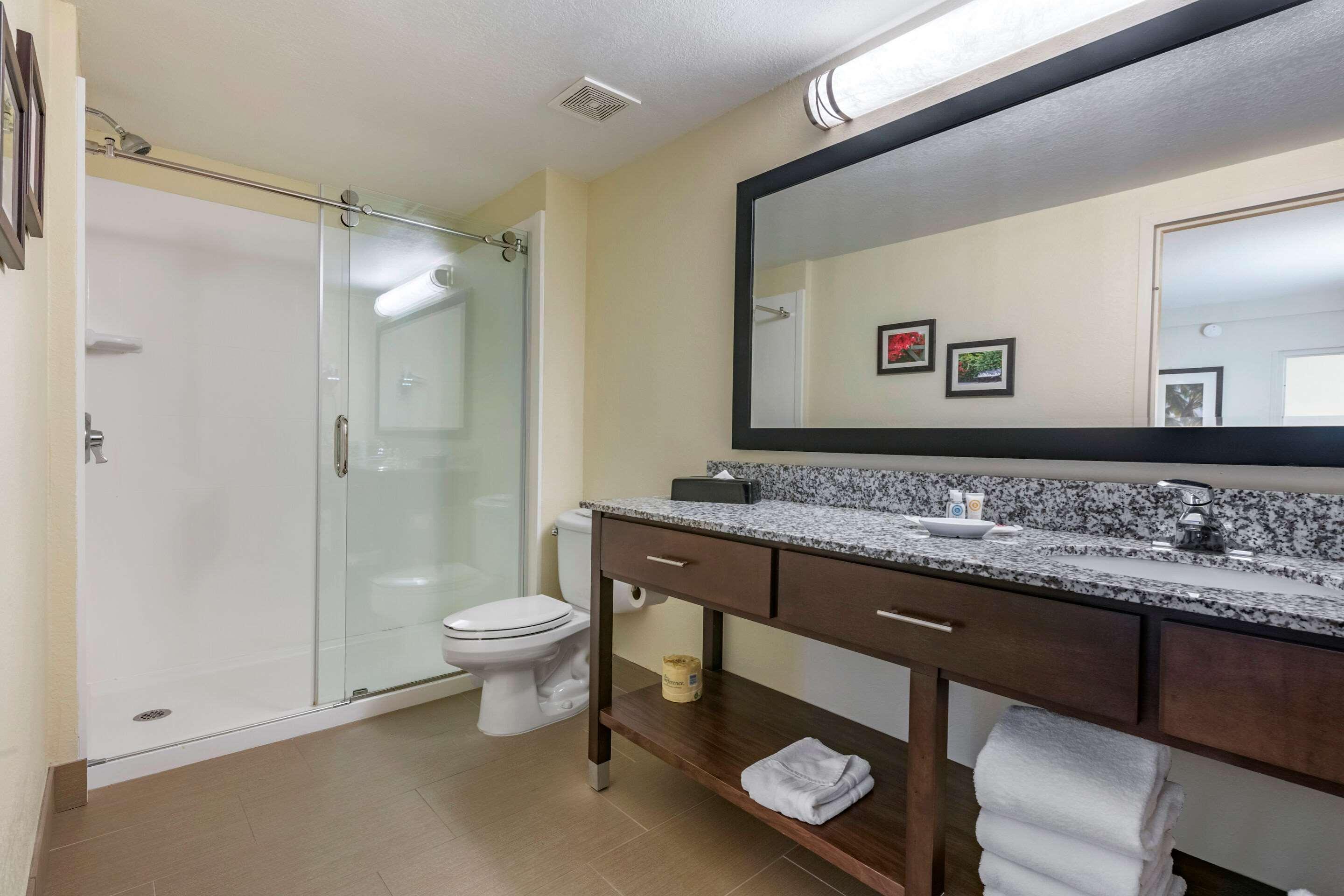 Suite King com 1 Quarto e 2 Casas de Banho