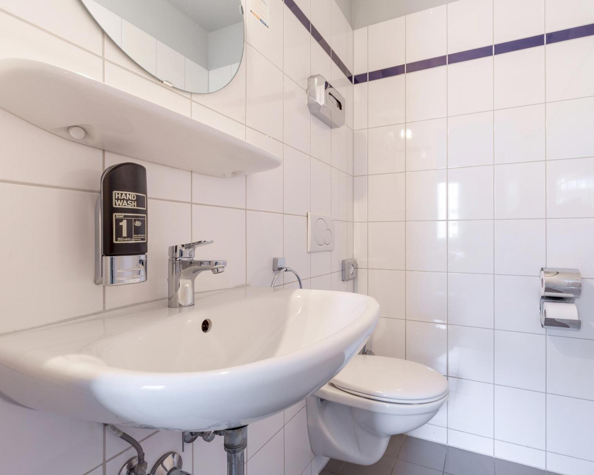 Bett im Frauenschlafsaal mit 8 Betten
