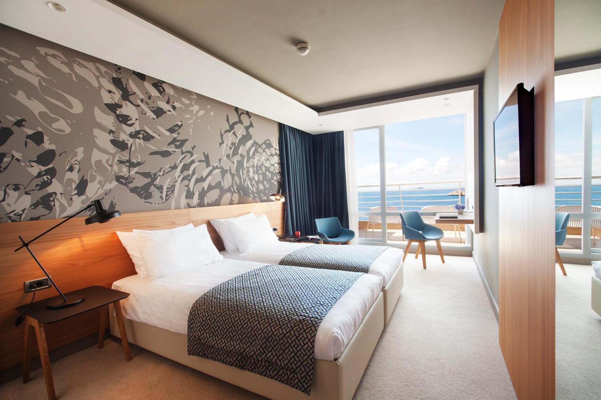 Quarto Duplo Superior com Vista Mar e Varanda