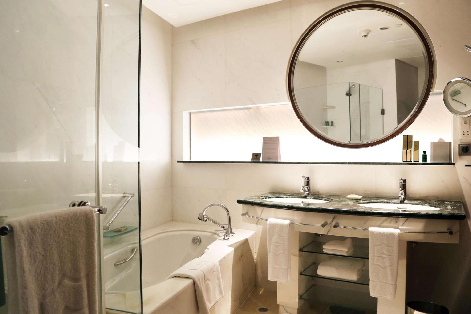 Chambre Lit King-Size Exécutive Horizon