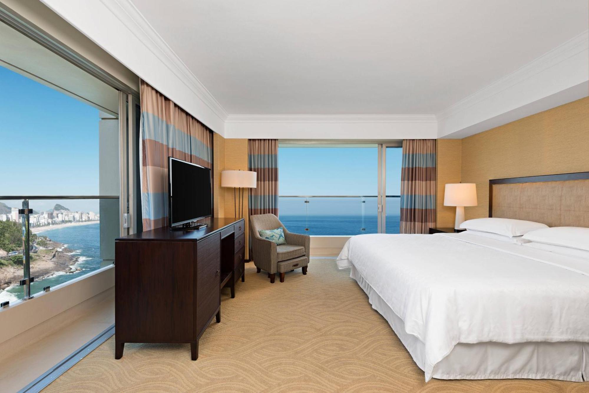 Suite con 1 Letto King-Size e Vista Oceano Frontale - Piano Club