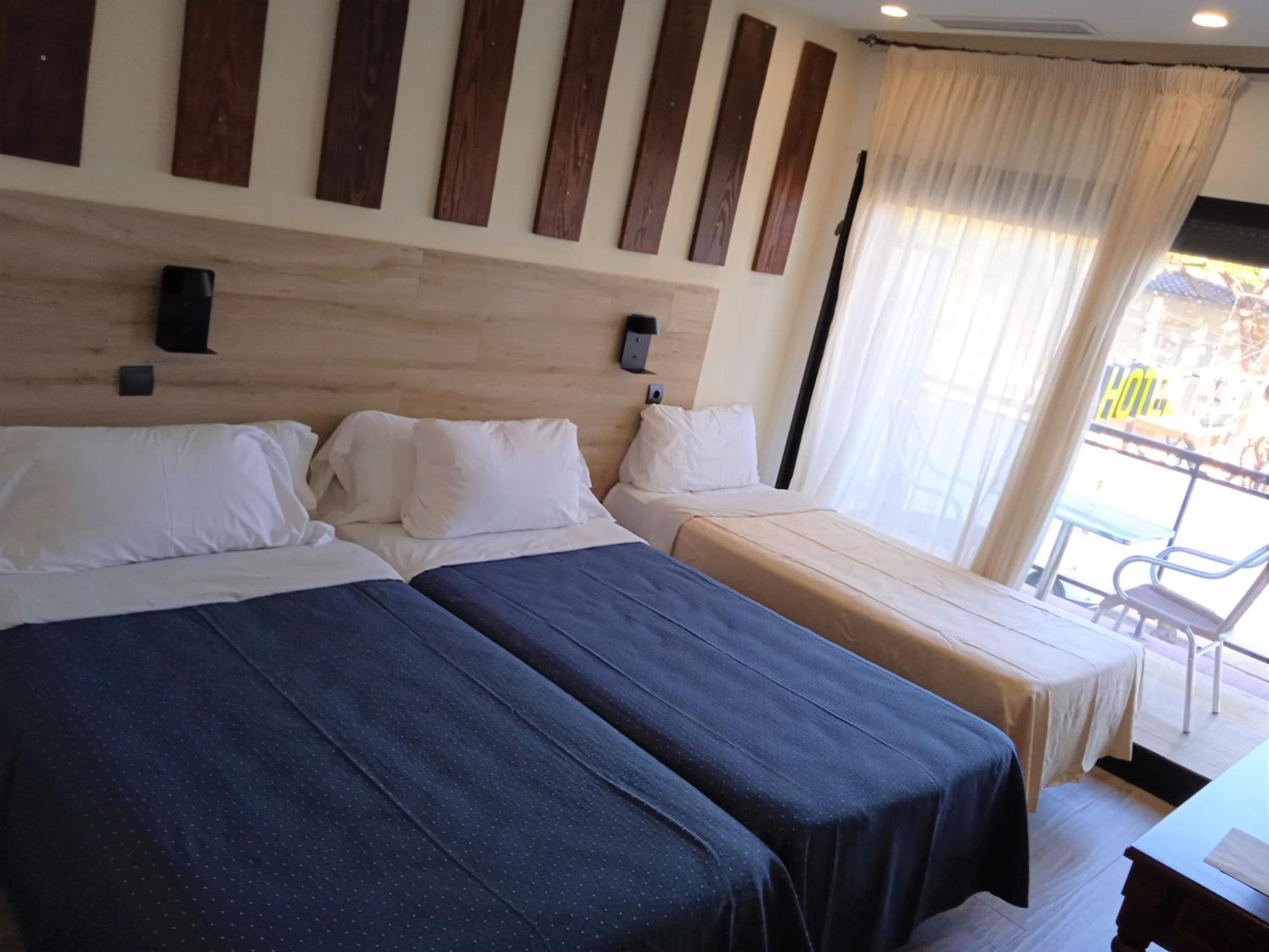 Chambre Triple Standard avec Terrasse