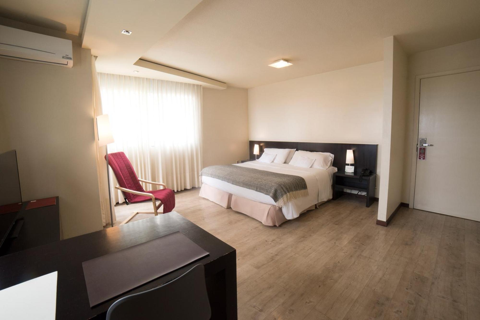 Quarto Superior com Cama de Casal ou 2 de Solteiro com Vista do Mar