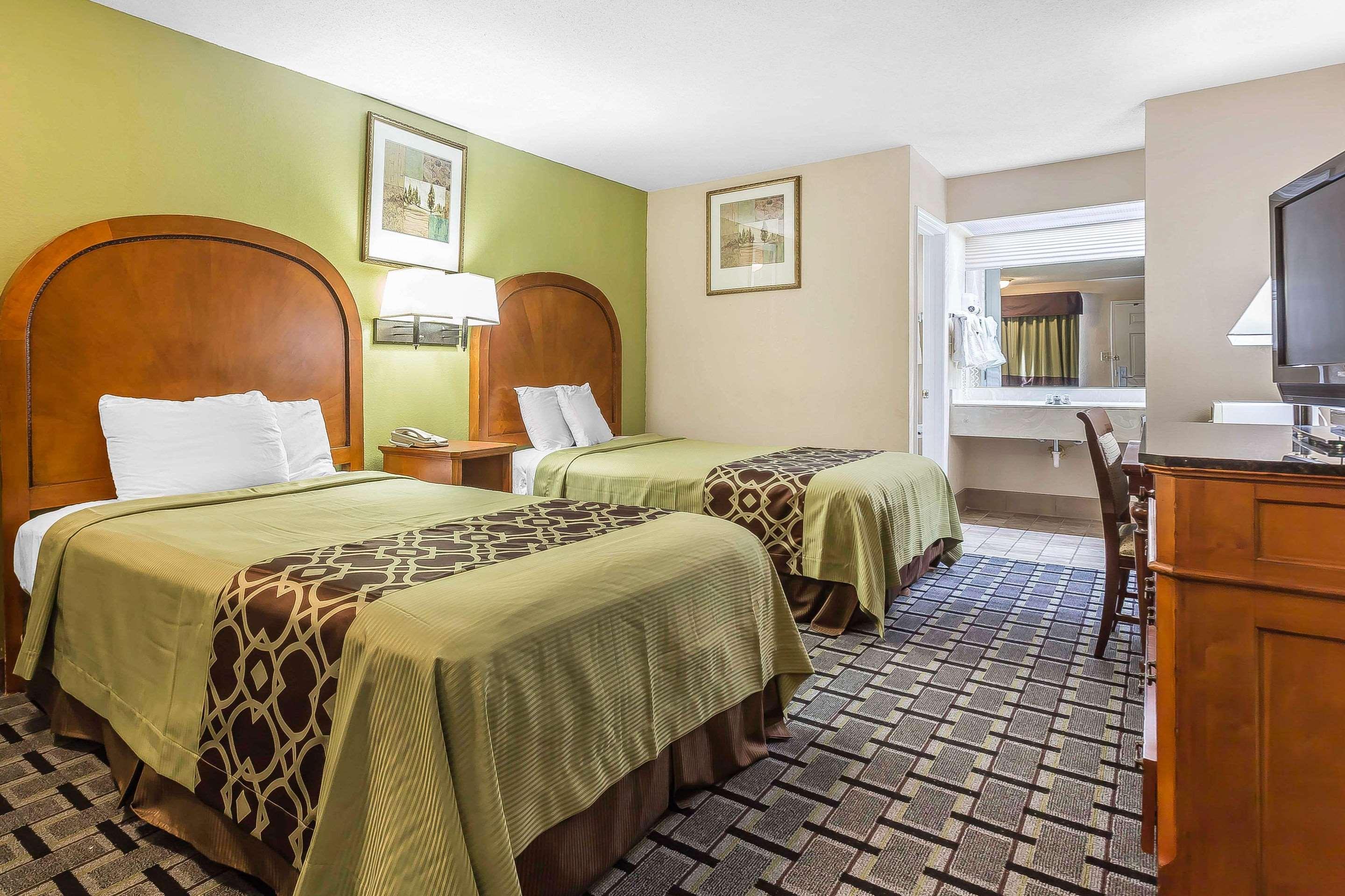 Standard Queen Room Two Queen Beds Smoking