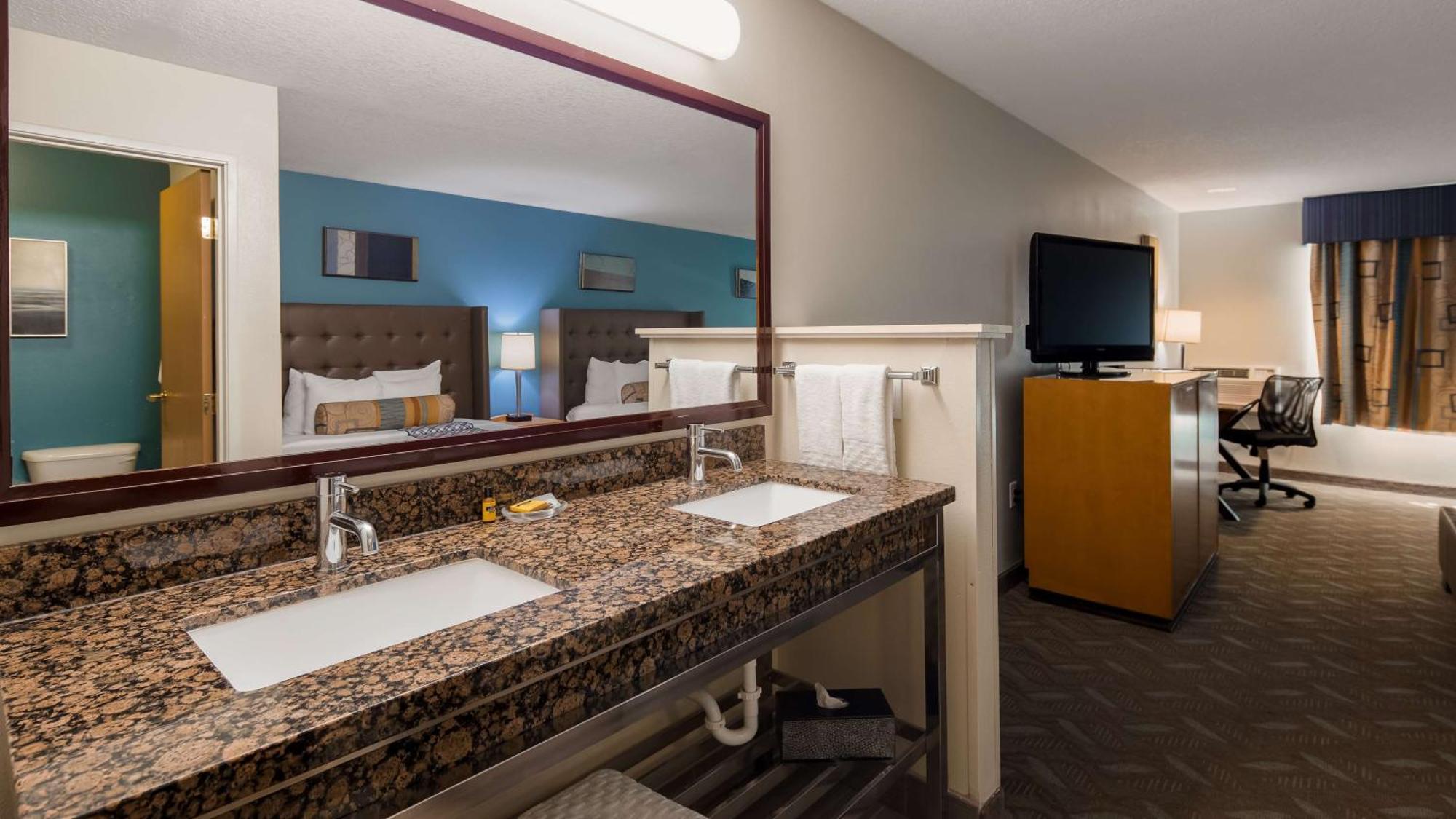 Queen Room with Two Queen Beds - Non-Smoking