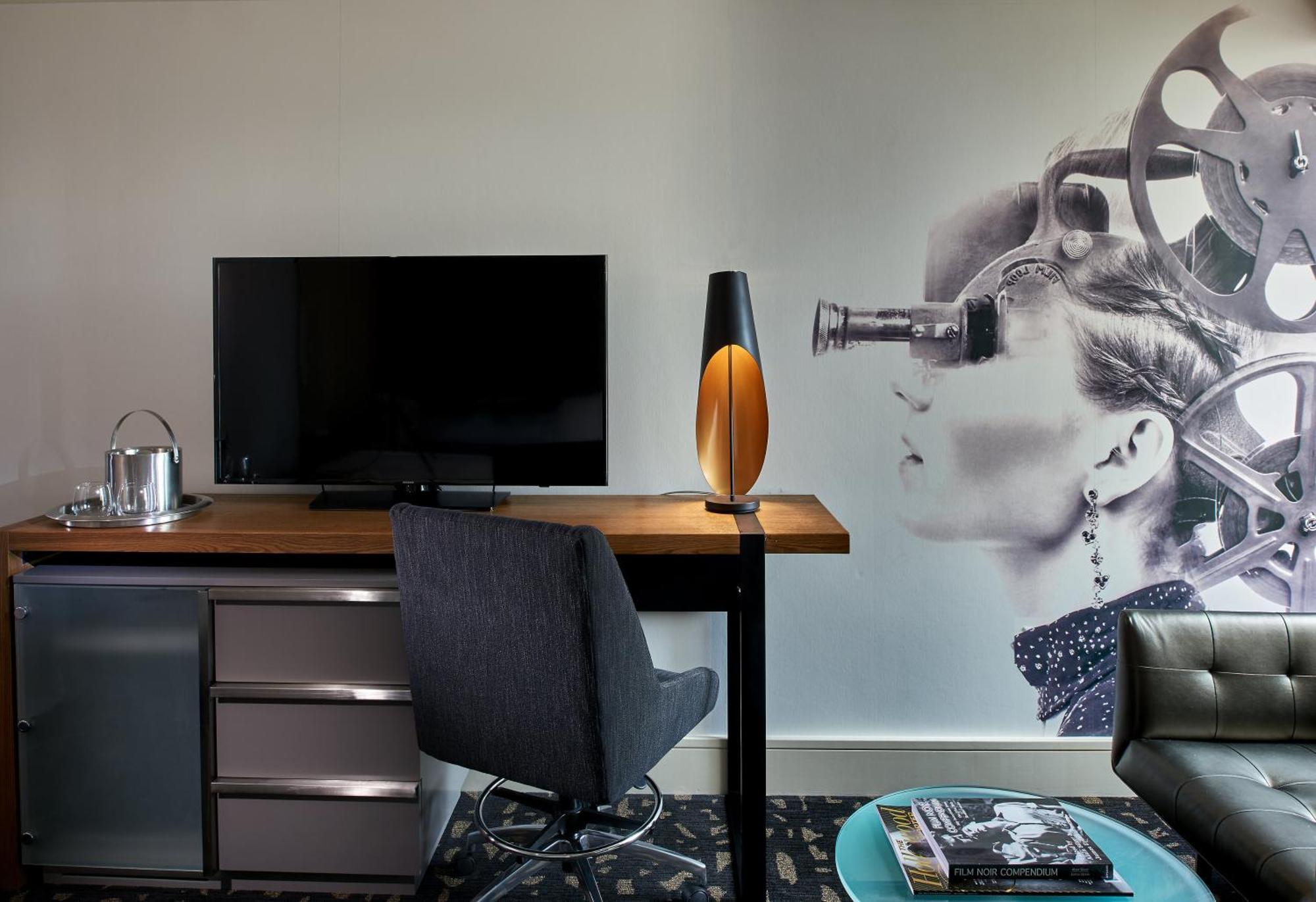 Quarto Essential com Cama King-size e Vista de Beverly Hills