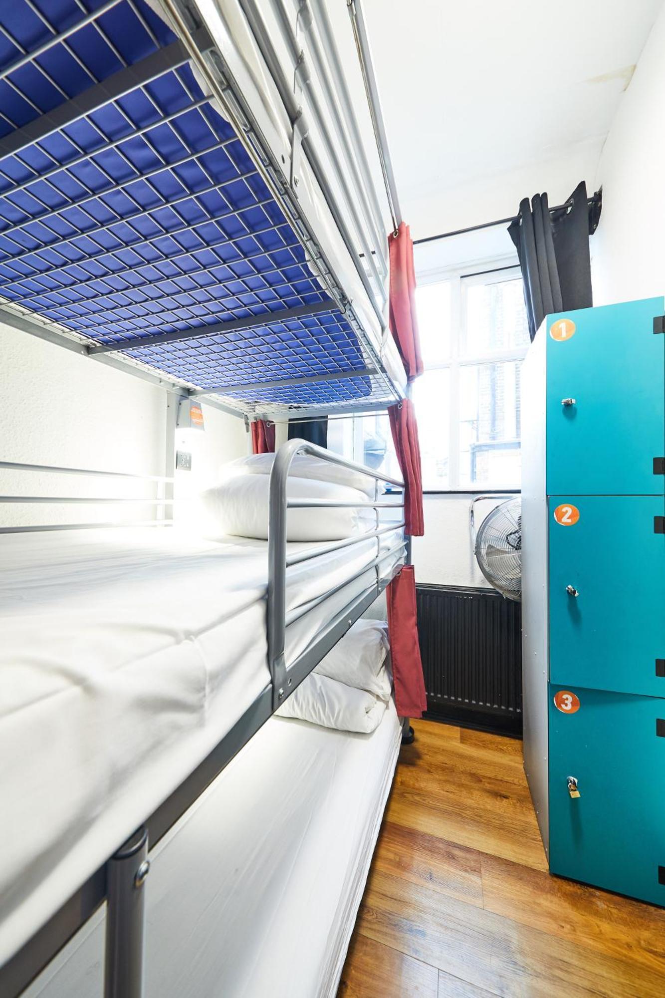 Bed in Gemengde Slaapzaal met 12 Bedden en Gedeelde Badkamer