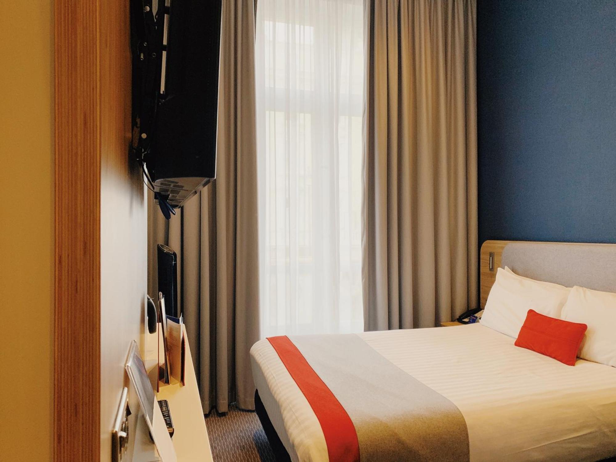 Chambre Double Standard avec Canapé-Lit Simple et Petit-Déjeuner Chaud Gratuit