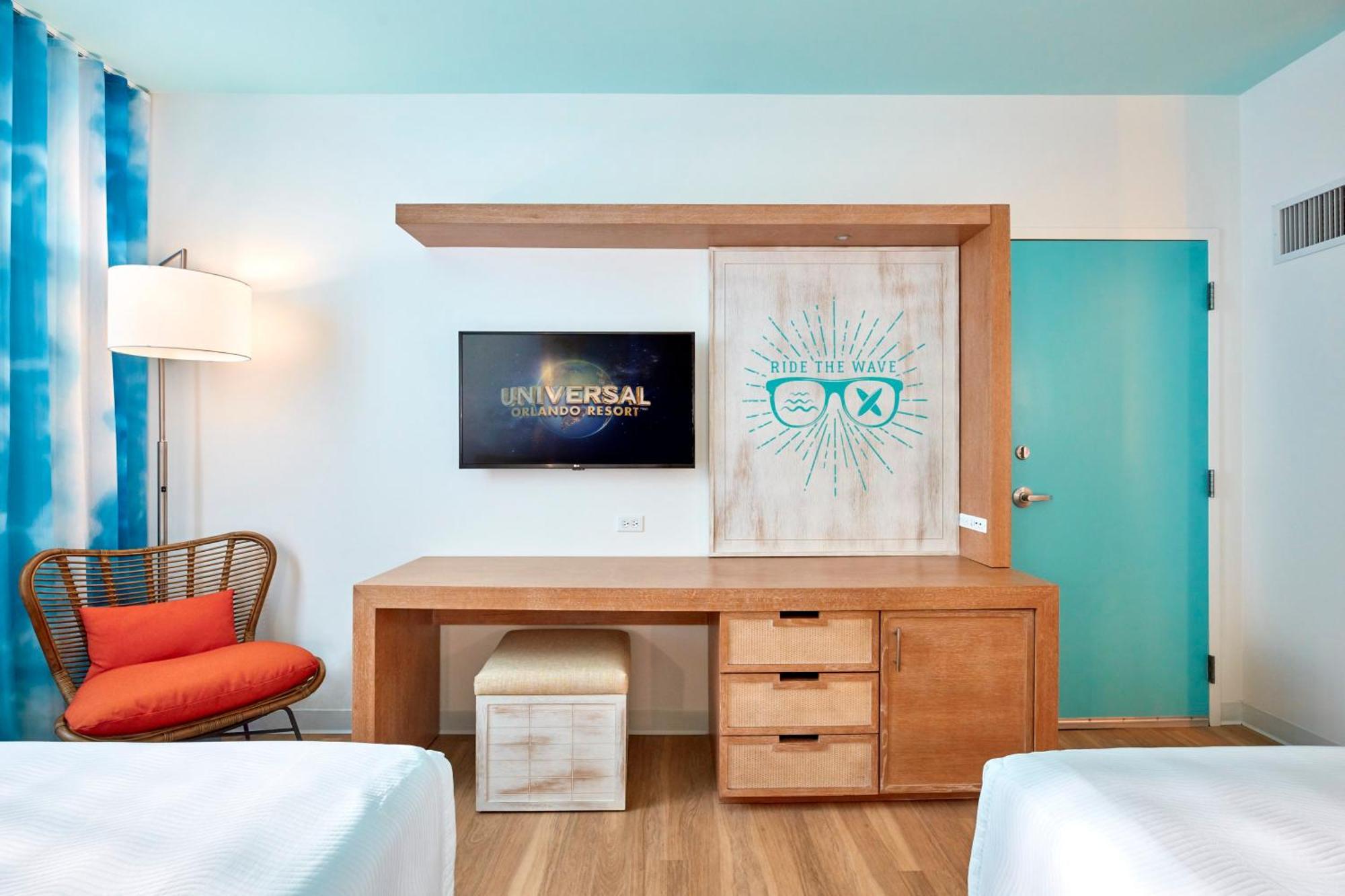 Quarto Standard com Vista da Piscina, Acessível a Pessoas com Audição Condicionada (Inclui Entrada Antecipada no Parque*)
