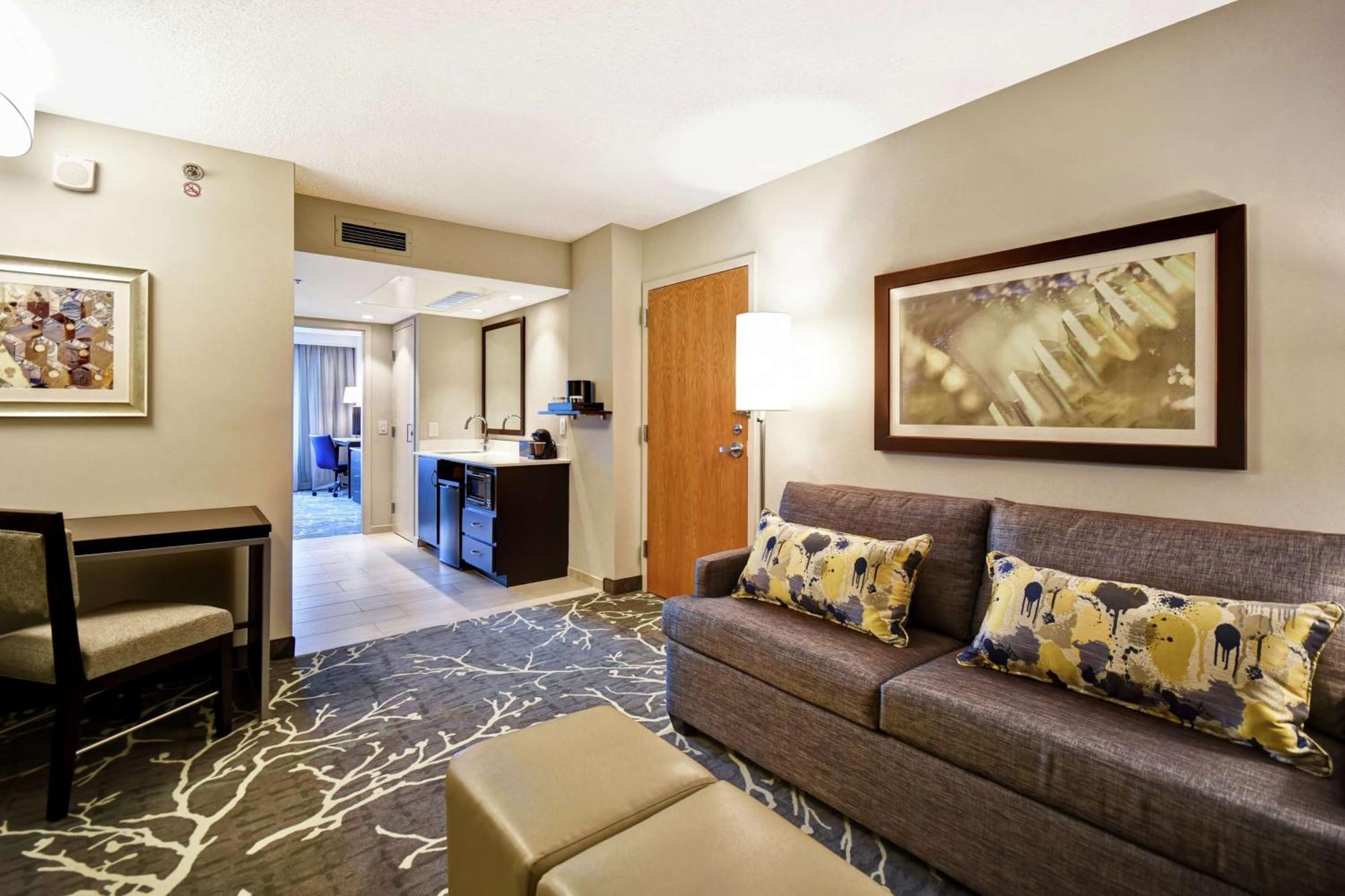King Suite with Bath Tub - Disability Access/ Non-Smoking