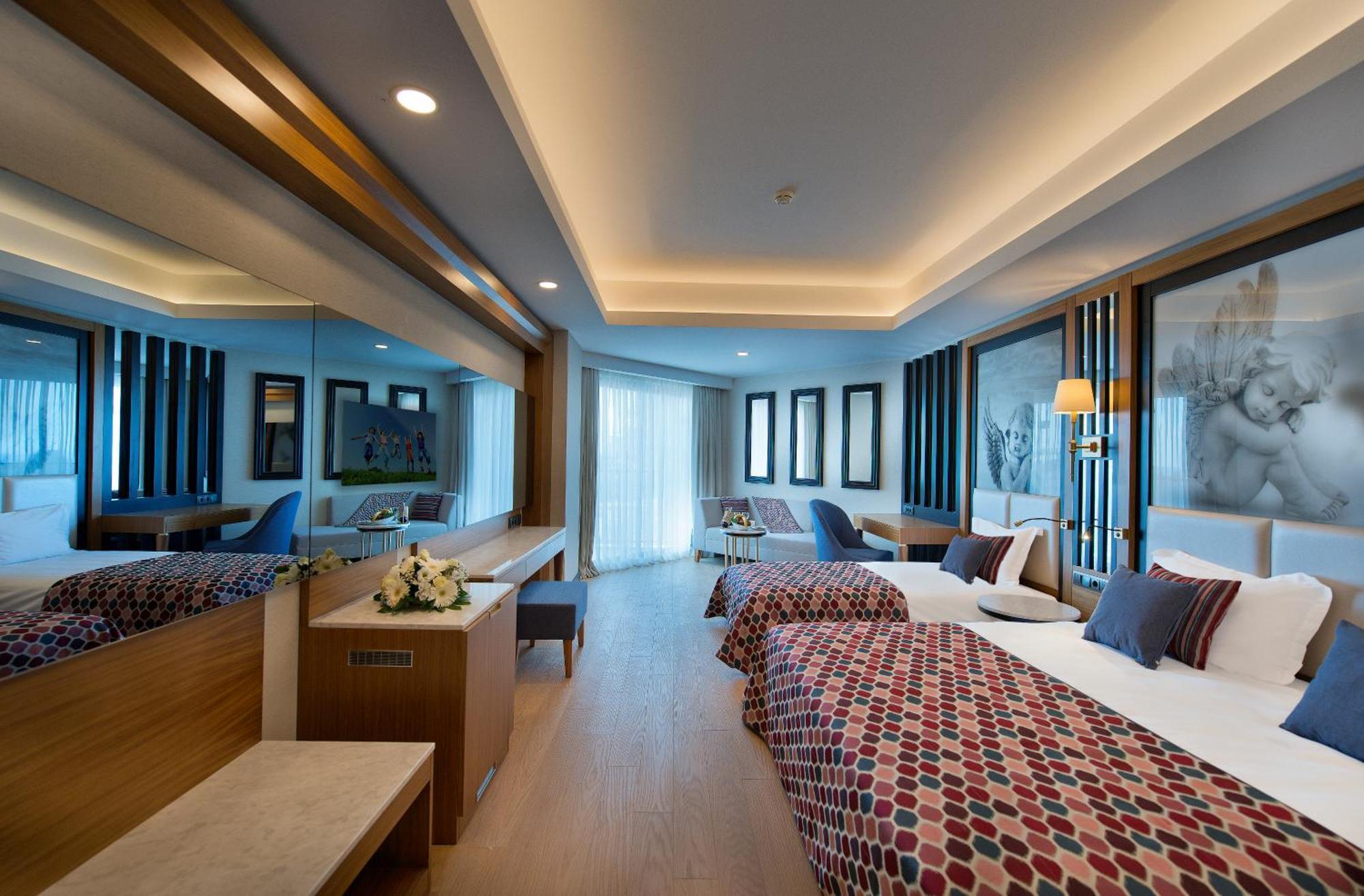 Quarto Standard com Cama de Casal ou 2 de Solteiro e Vista Lateral do Mar