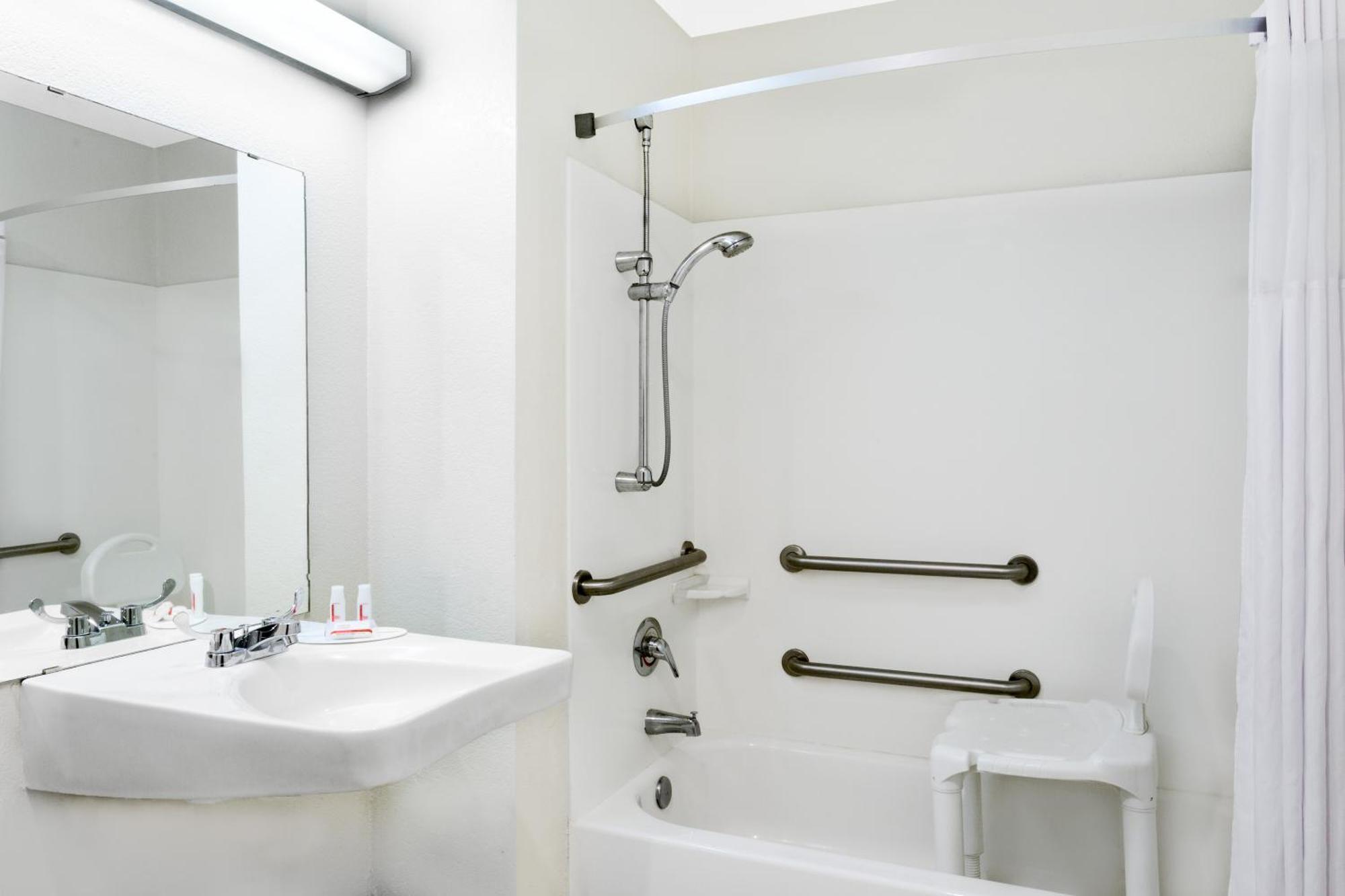Chambre Lit King-Size pour Personnes à Mobilité Réduite - Non-Fumeurs