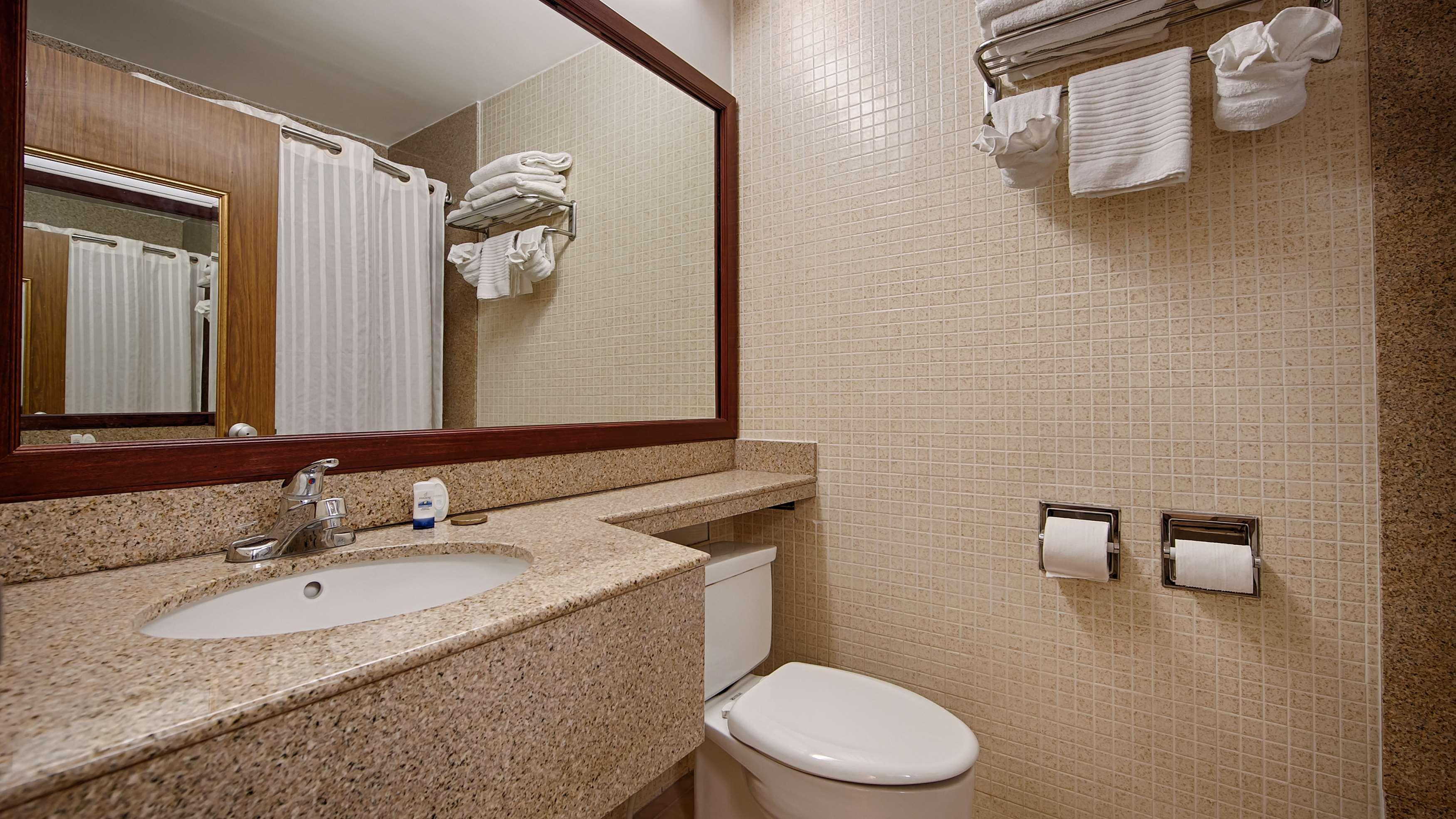 Quarto Duplo com 2 Camas de Casal e Varanda - Vista da Piscina / Fumantes