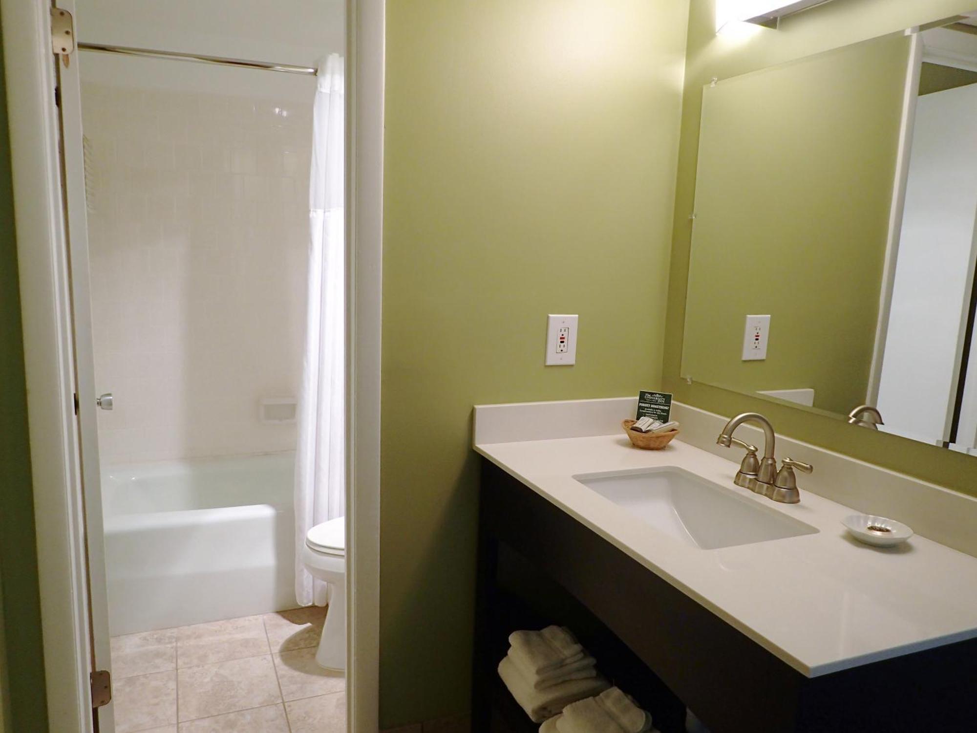 Deluxe Double Room with Private Bath,113166789:JPEG