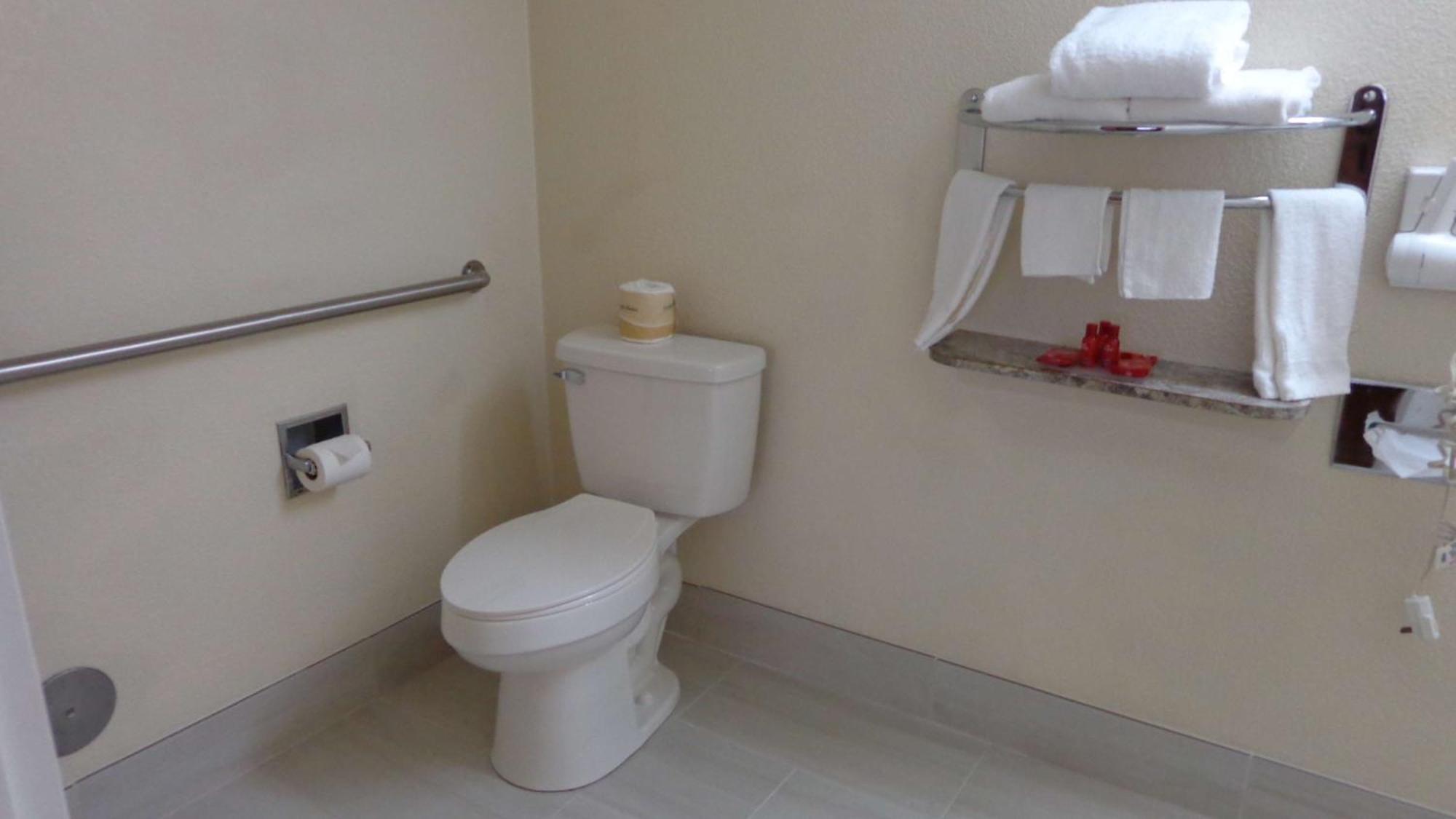 Queen Room with Two Queen Beds with Bath Tub - Mobility Accessible/Non-Smoking