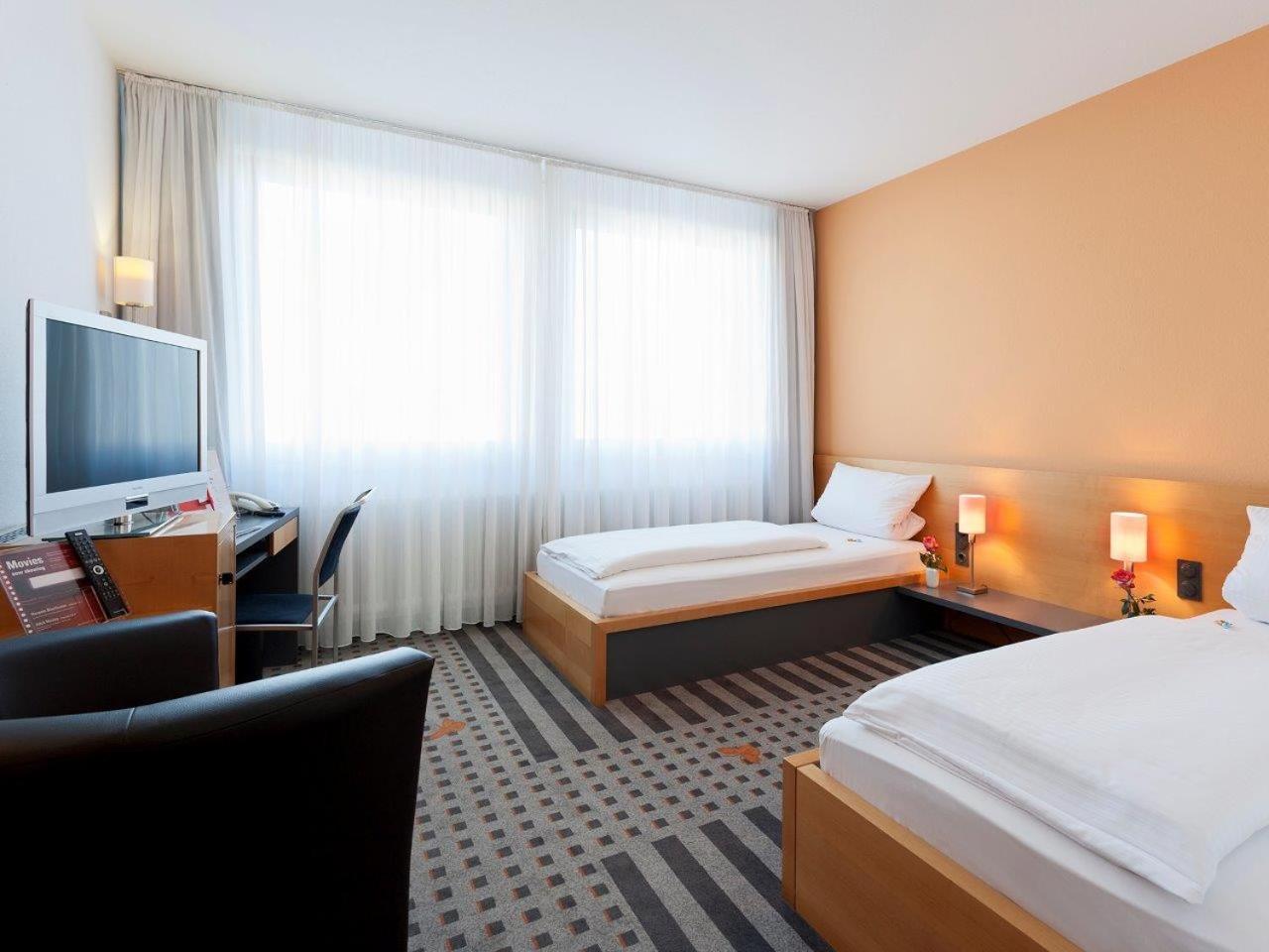 Familienzimmer mit Doppelbett
