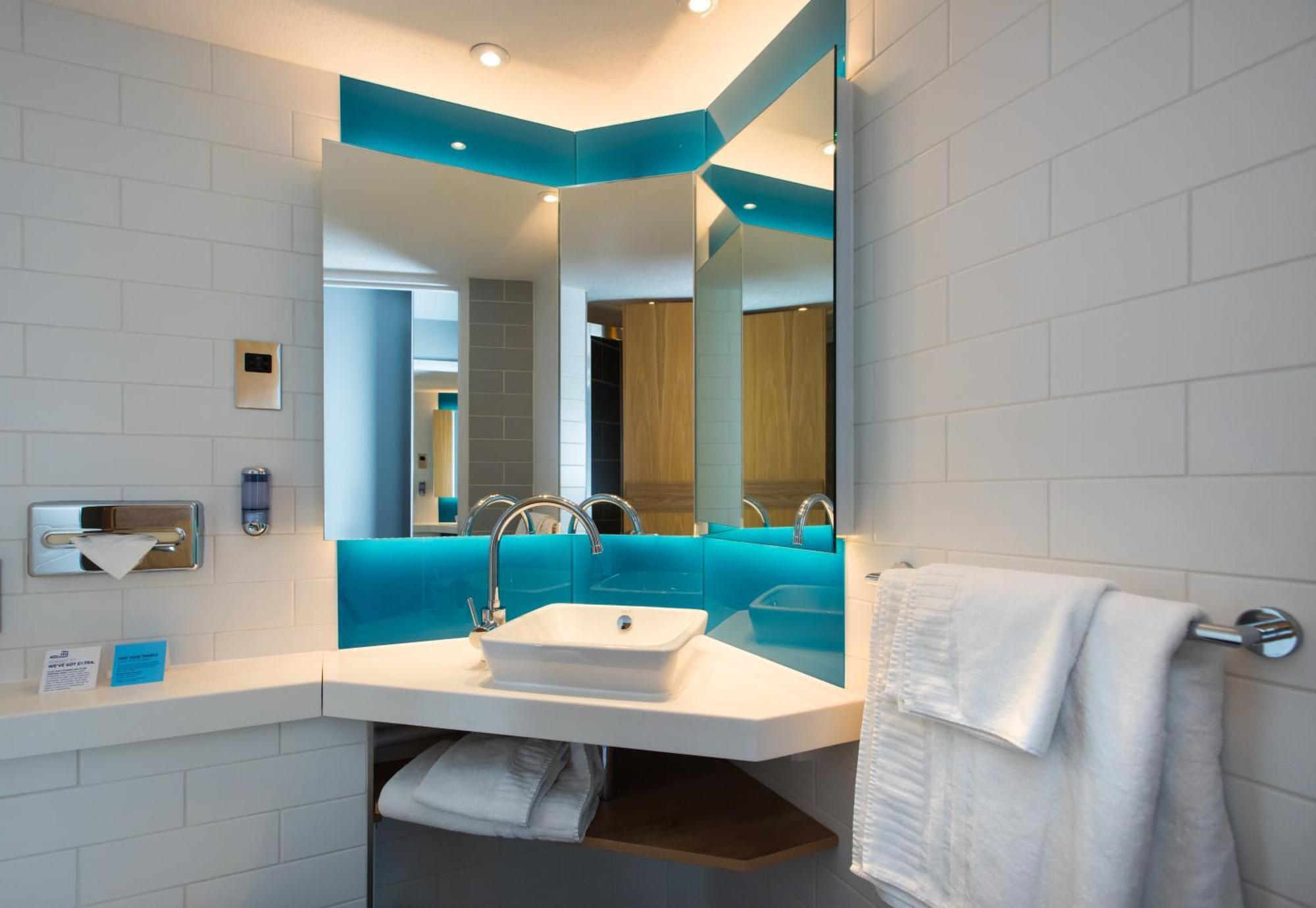 Standard Twin Room with Free Hot Breakfast - Accessible,1282784449:JPEG