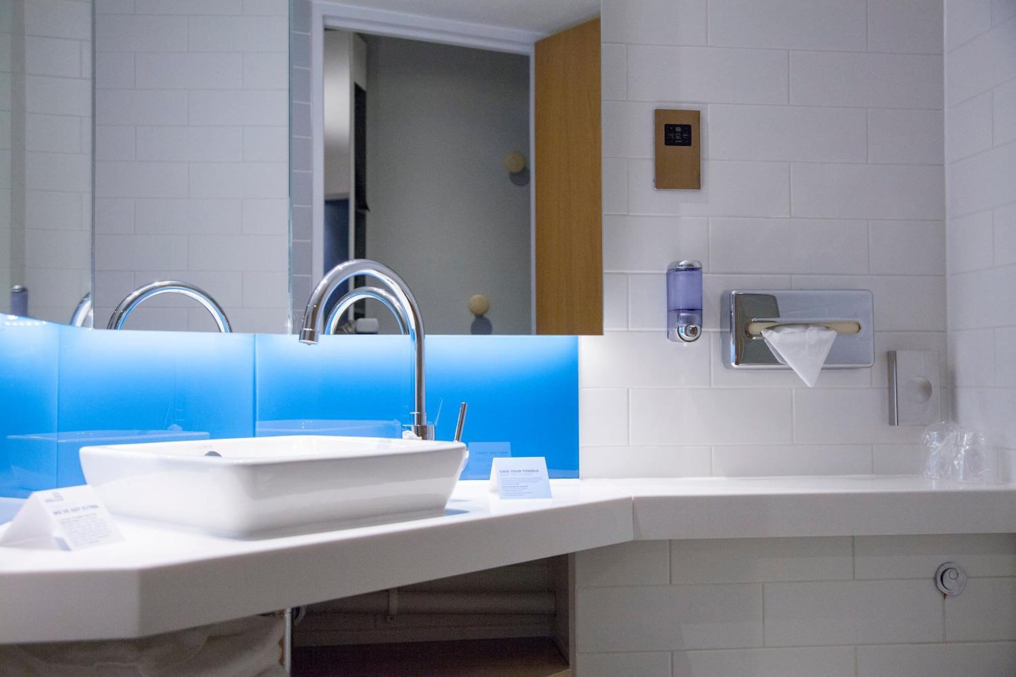 Standard King Room with Free Hot Breakfast,1282786054:JPEG