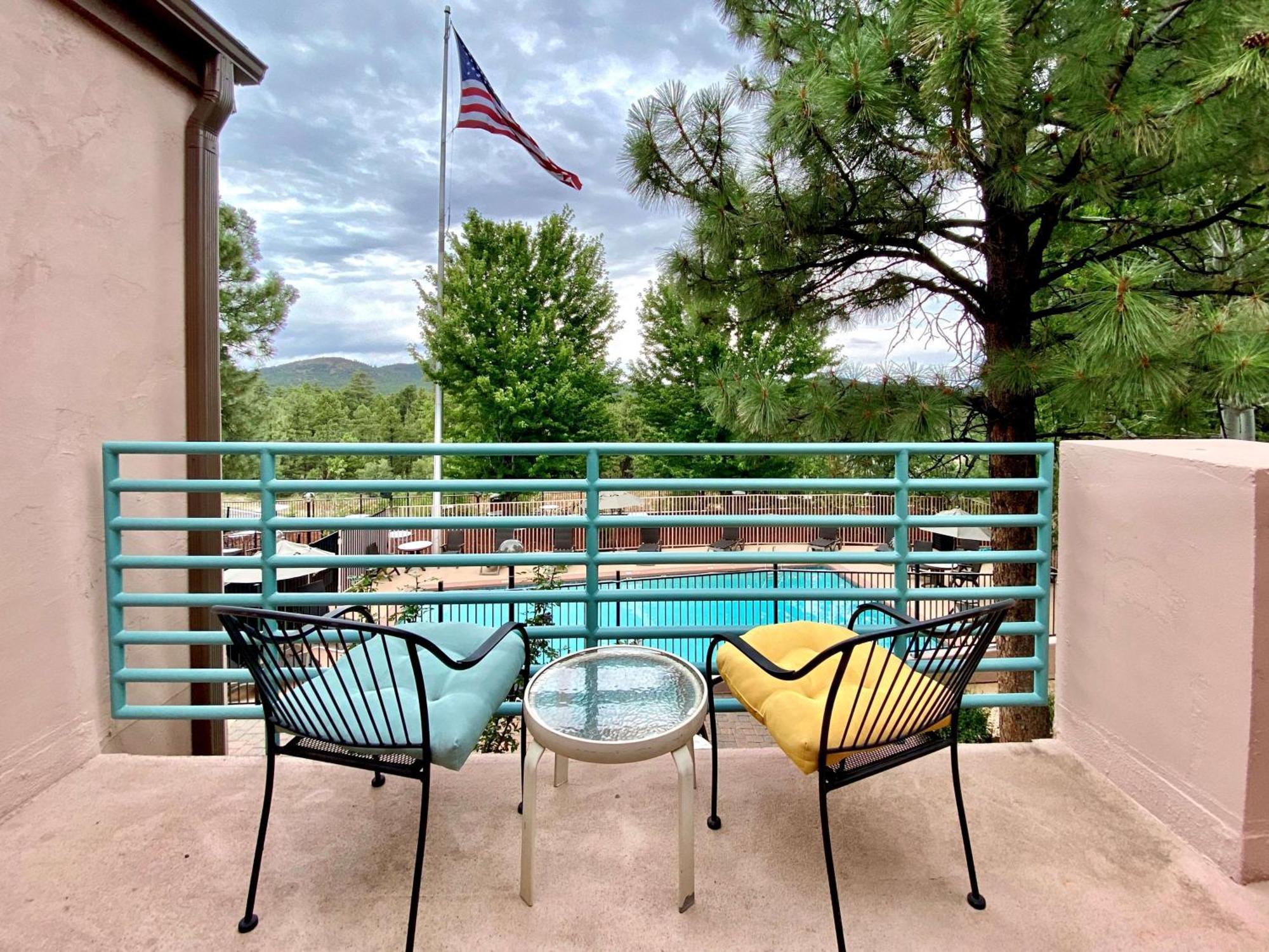 King Room Pool View Non-Smoking,1450176028:JPEG